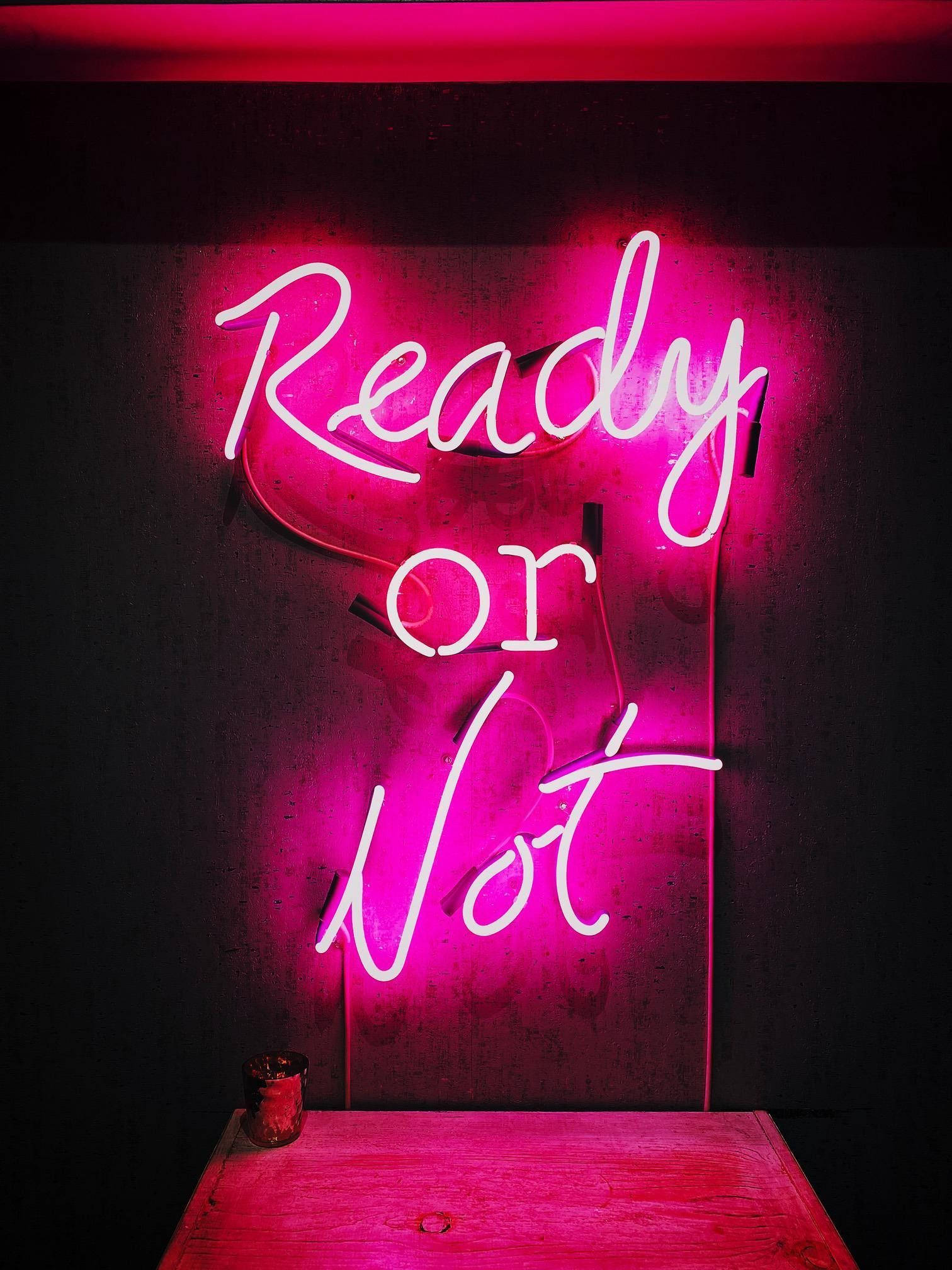 Ready Or Not ネオンピンクのサイン 壁紙