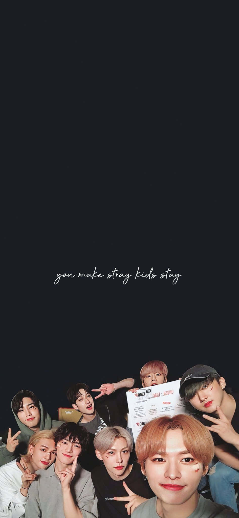 Stray Kids フィリックス、トレードマークのブロンドヘアを誇らしげに！ 壁紙