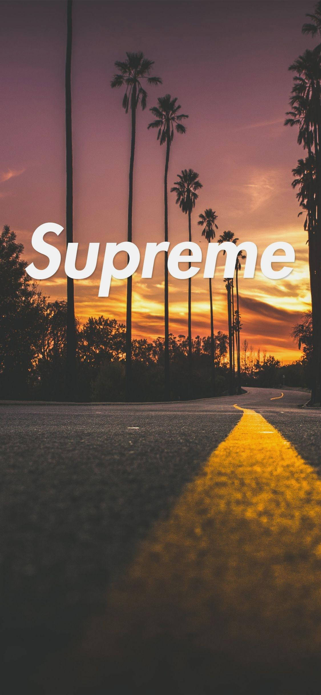 道路にSupremeのオレンジロゴ 壁紙