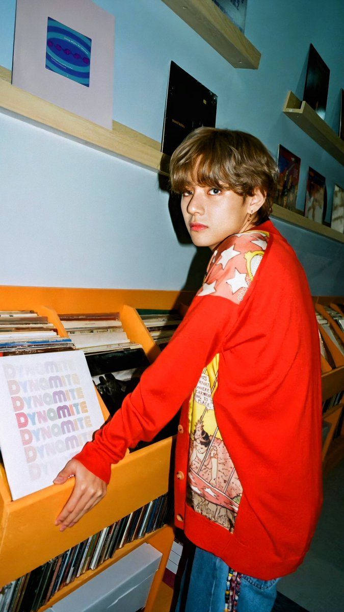 VとBTS Dynamiteのアナログレコード 壁紙