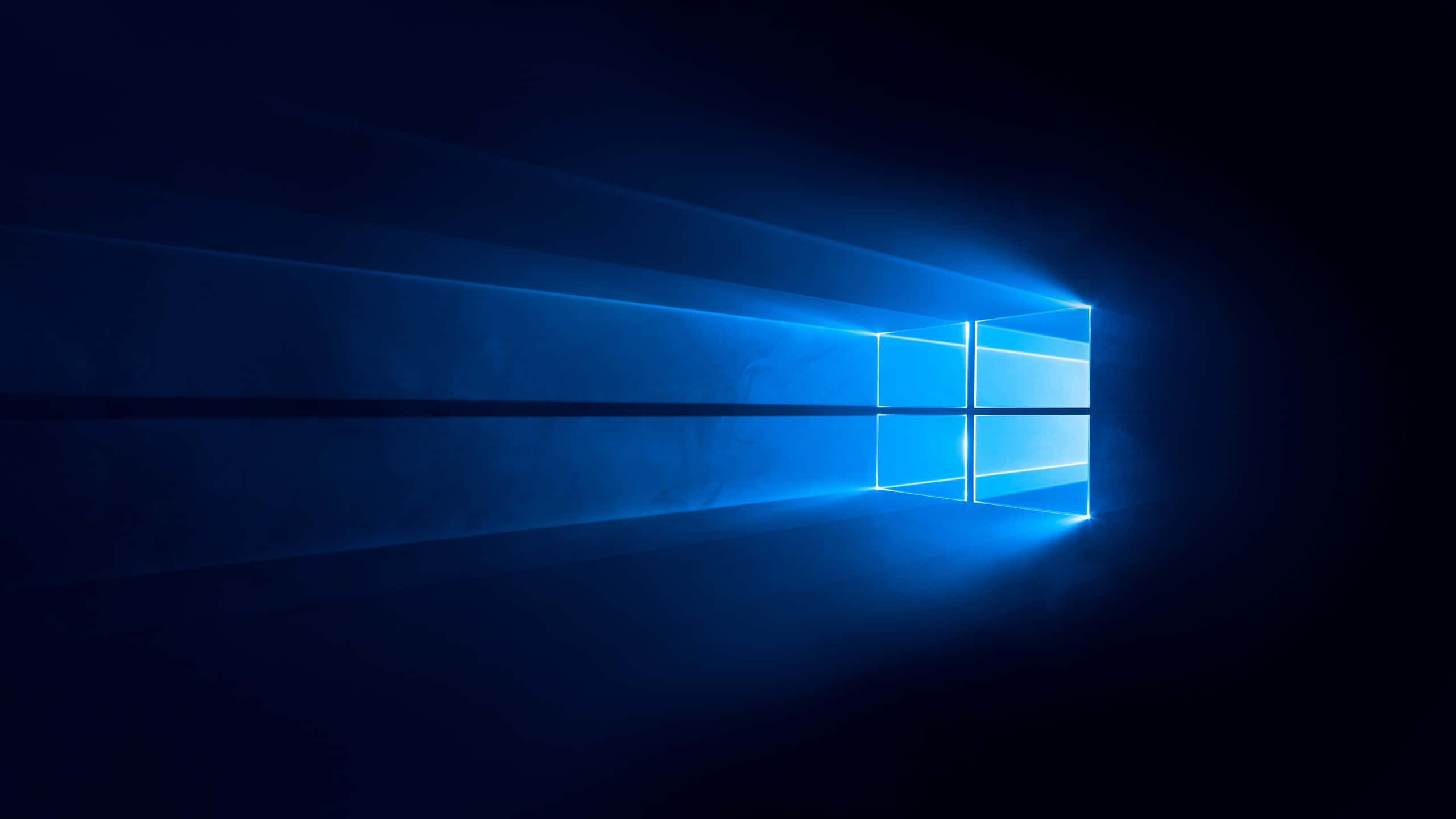 暗闇に浮かぶWindows 10のロゴ 壁紙