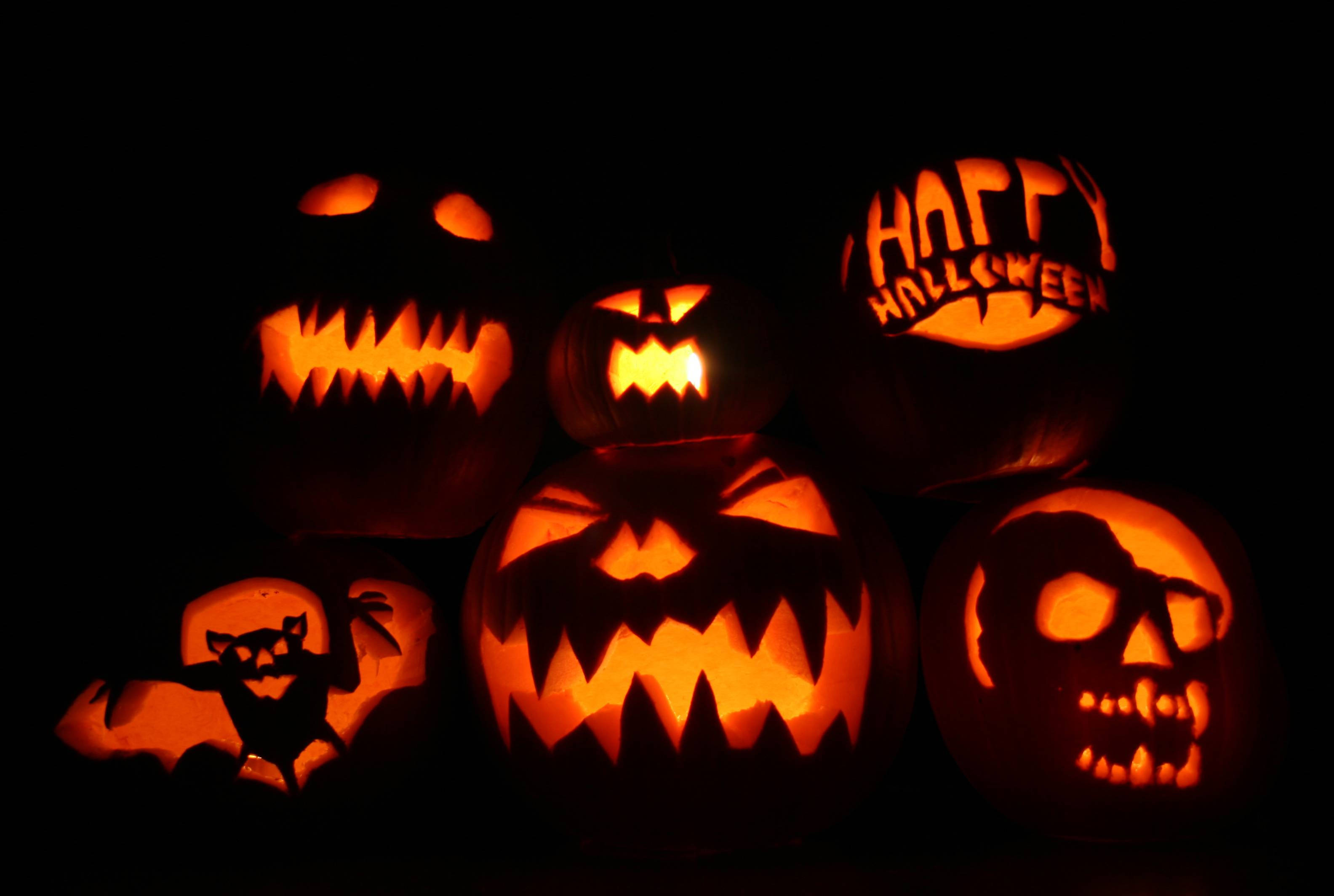 かわいいハロウィンの光るカボチャ 壁紙