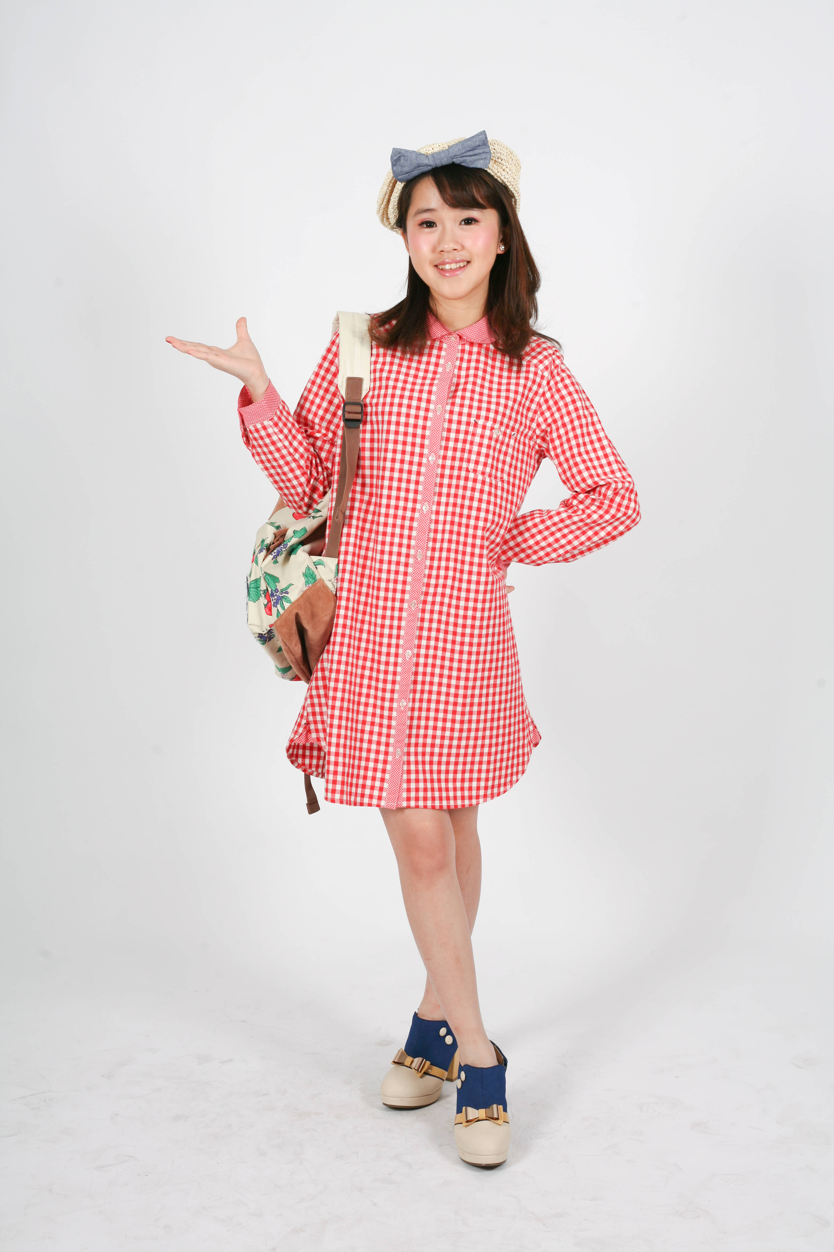 かわいいピンクのドレスを着た女性 壁紙
