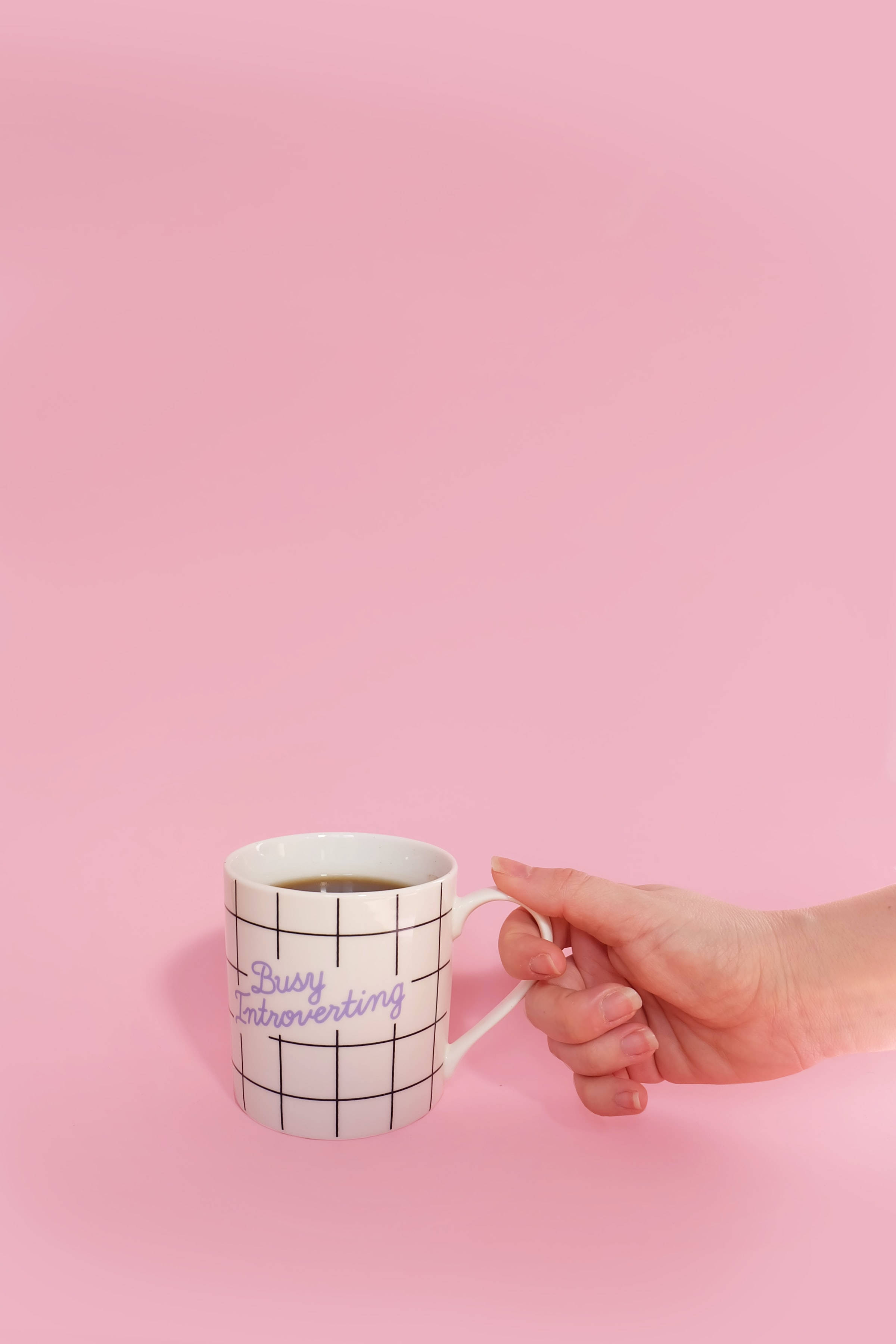 かわいいピンクの美的な白いマグカップ 壁紙