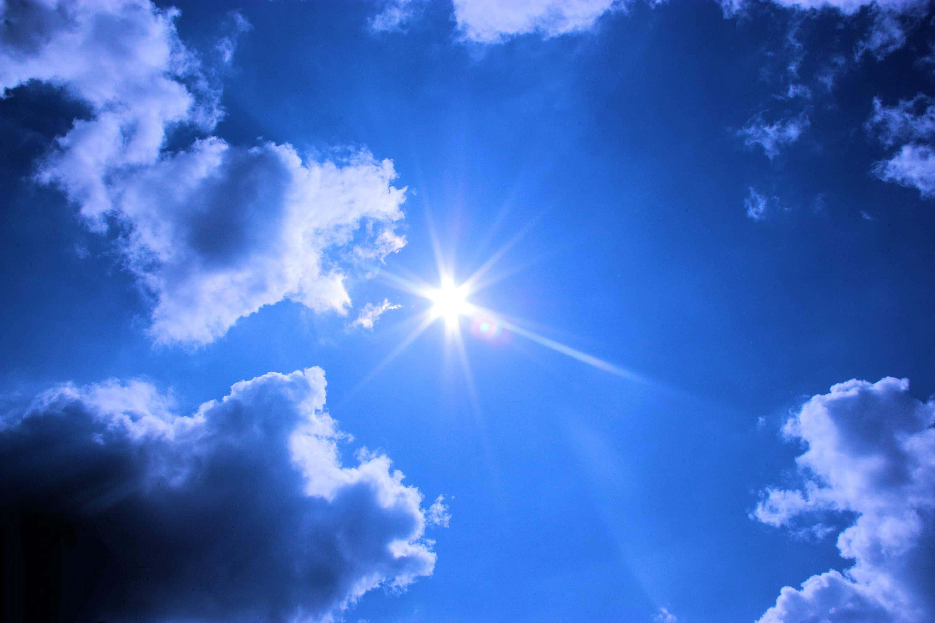 ふわふわとした白い雲が点在する美しい青空 壁紙