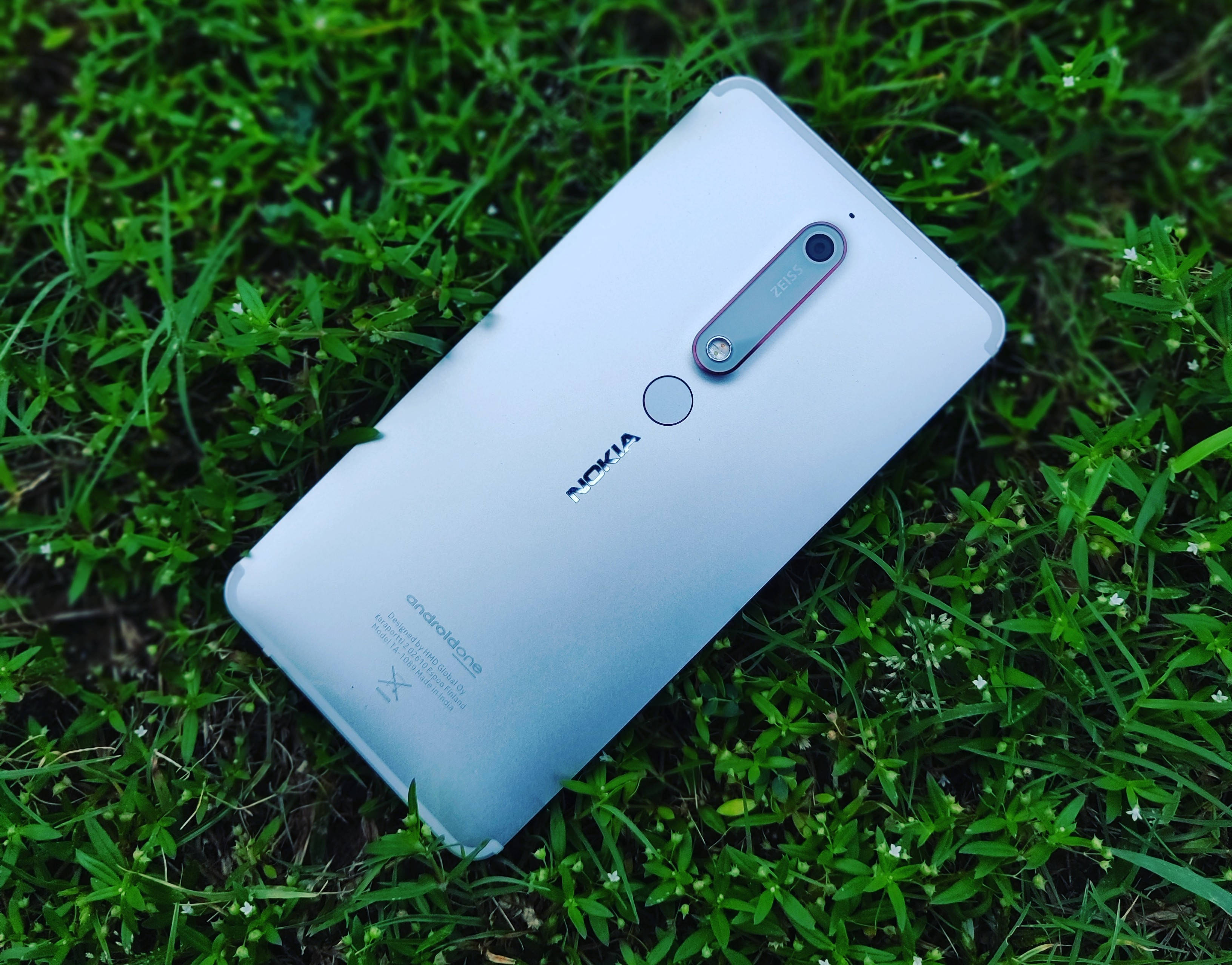 アイアンブルー Nokia 6.1 背面 壁紙