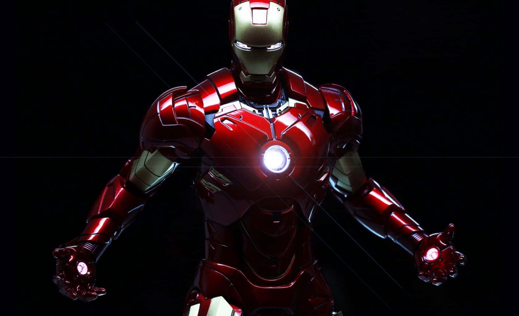 アイアンマン、アーマーをまとった立ち姿 壁紙