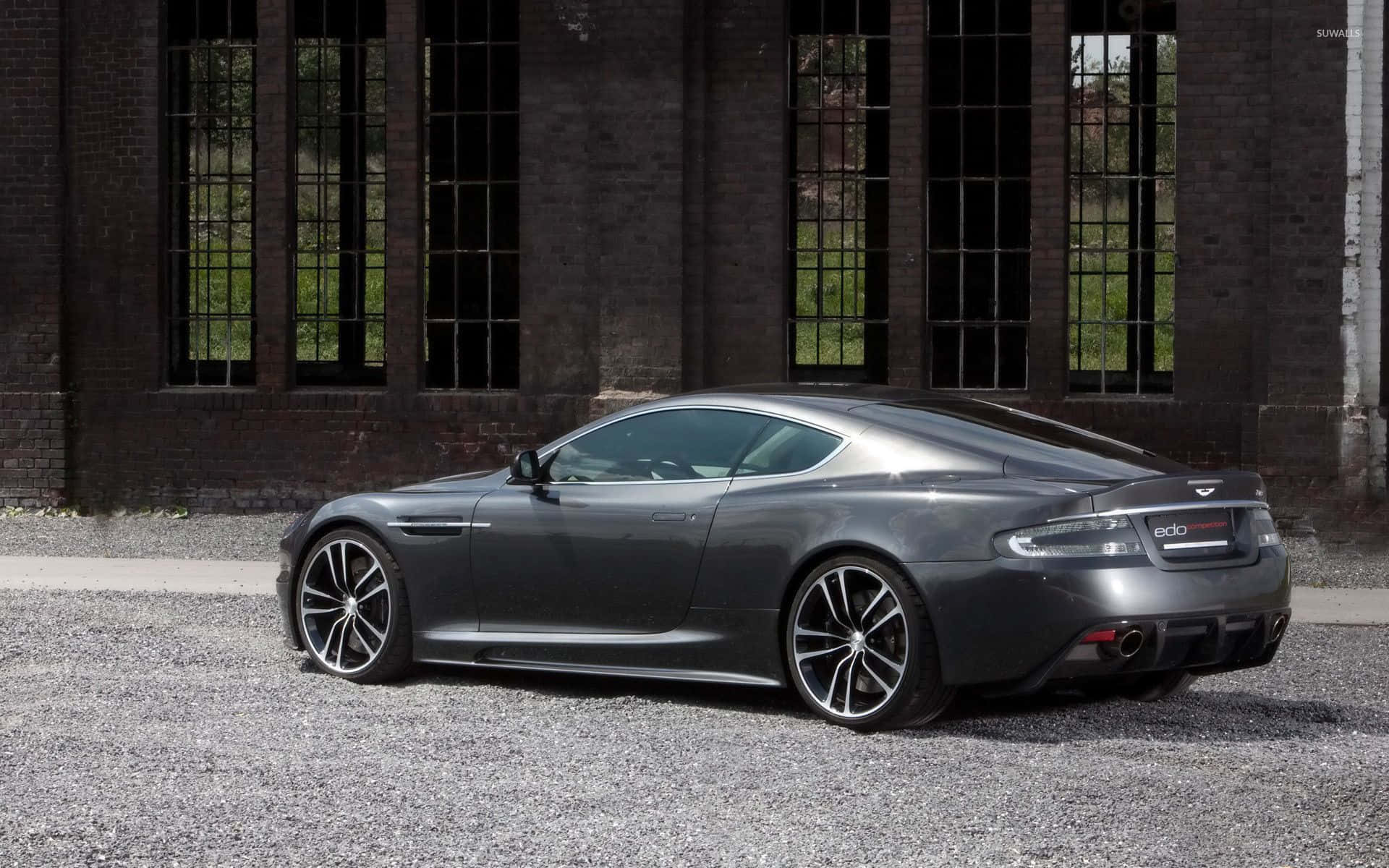 アストンマーティン DB9 の優雅さとパワー 壁紙