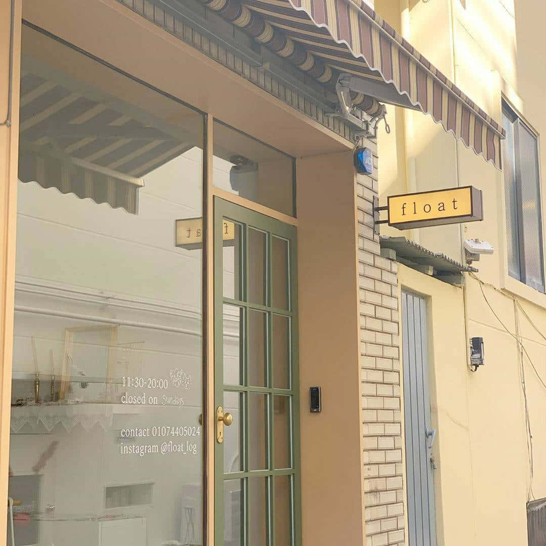 アースカラーの美しさをまとう アートなベージュ 壁紙