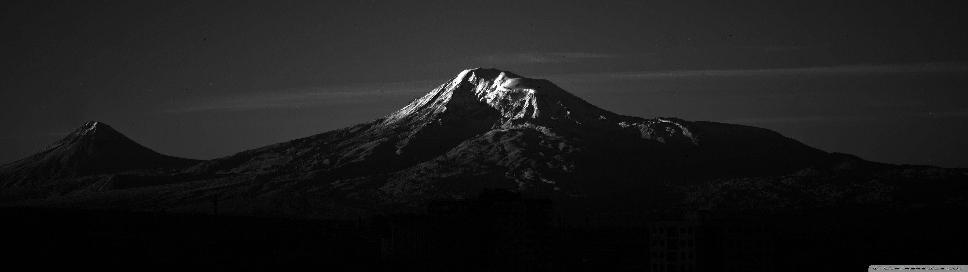超広角で魅せる息をのむ山の景色 壁紙