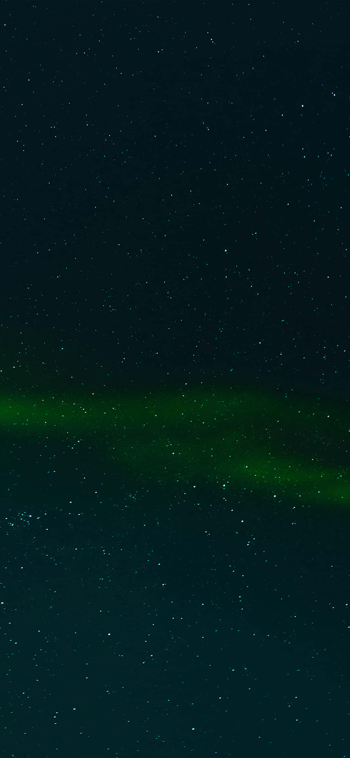 オーロラが空に広がる情景 壁紙