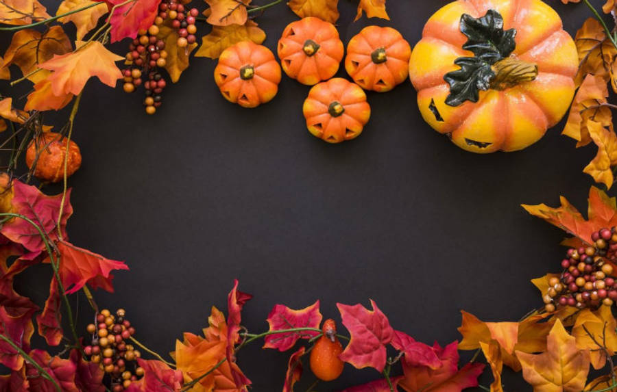 カボチャと落ち葉の秋ハロウィン 壁紙