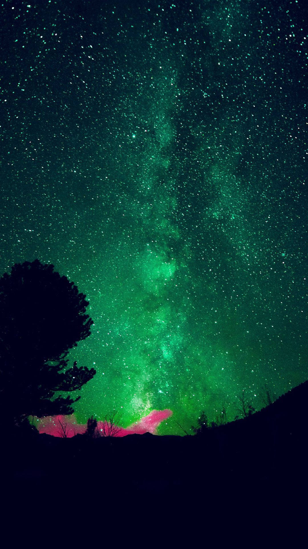 キラキラとした緑色の夜空 壁紙