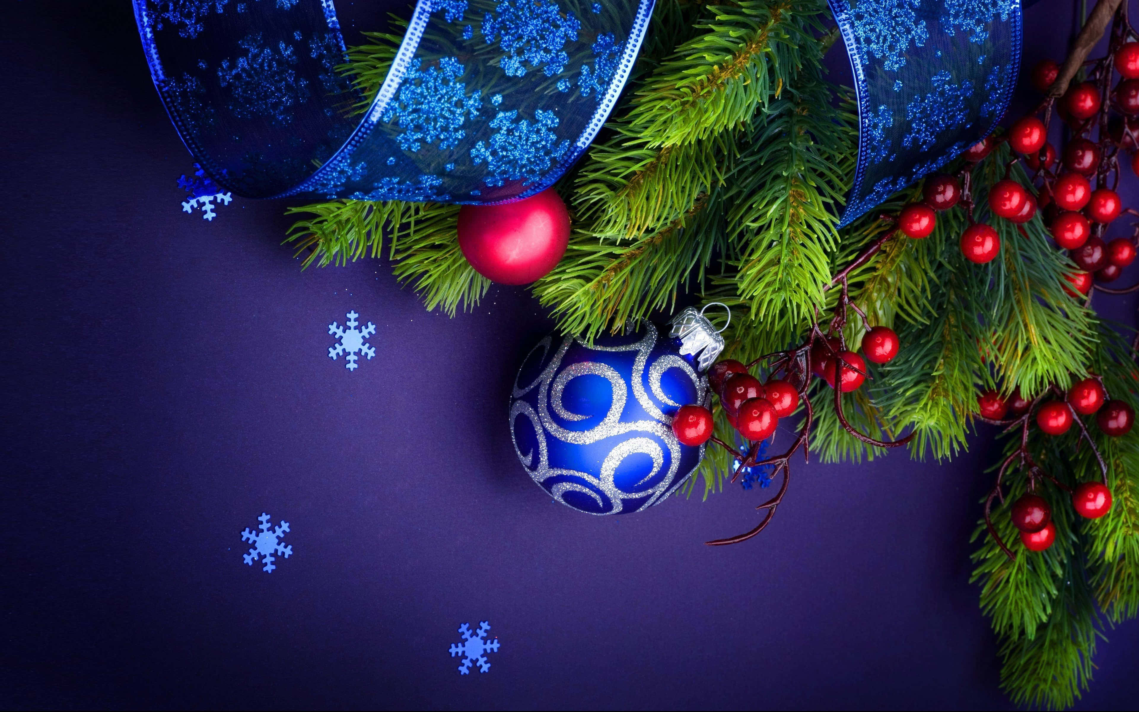 クリスマスイブの青いオーナメント 壁紙