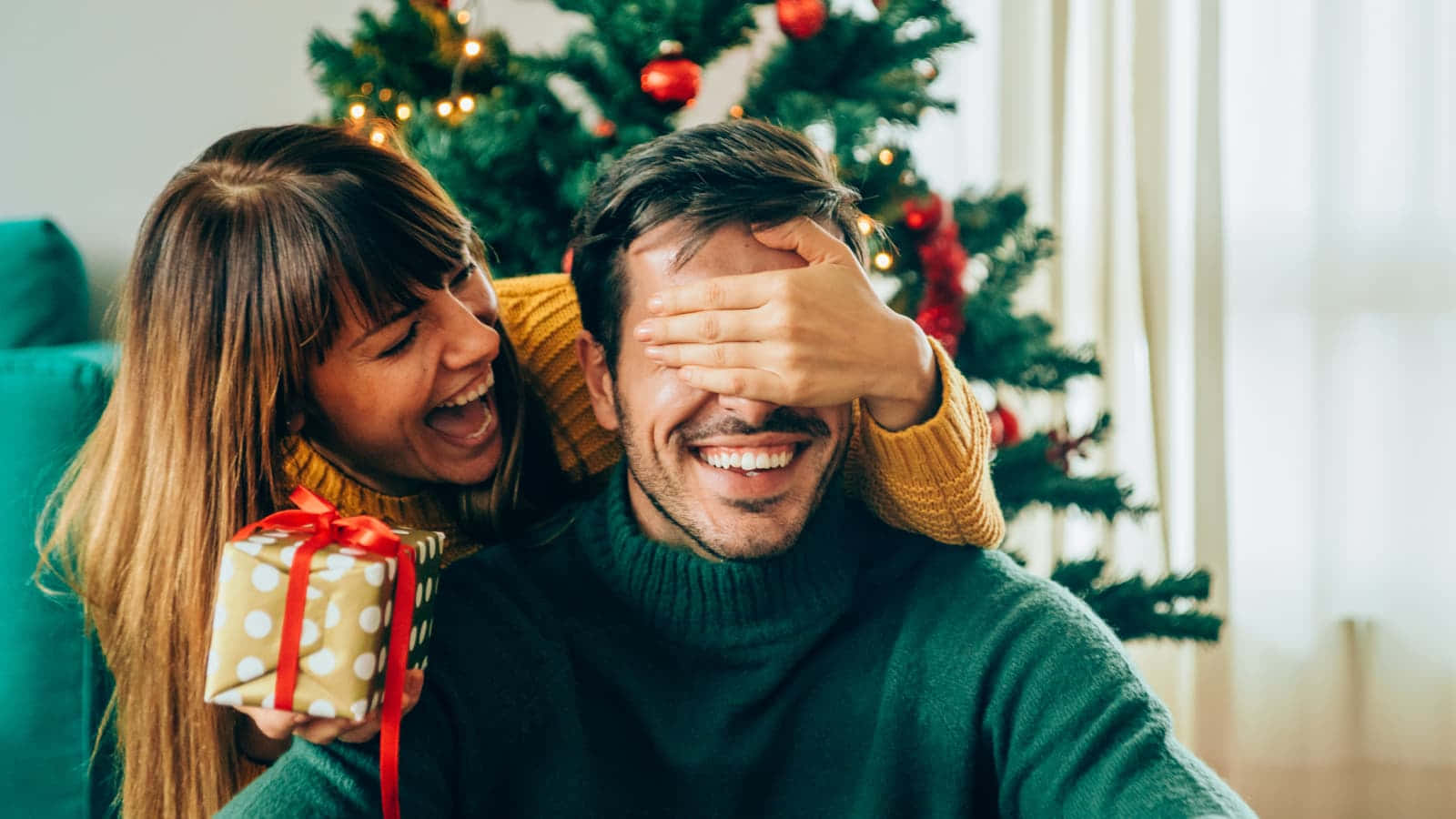 クリスマスカップルギフトサプライズ画像 壁紙