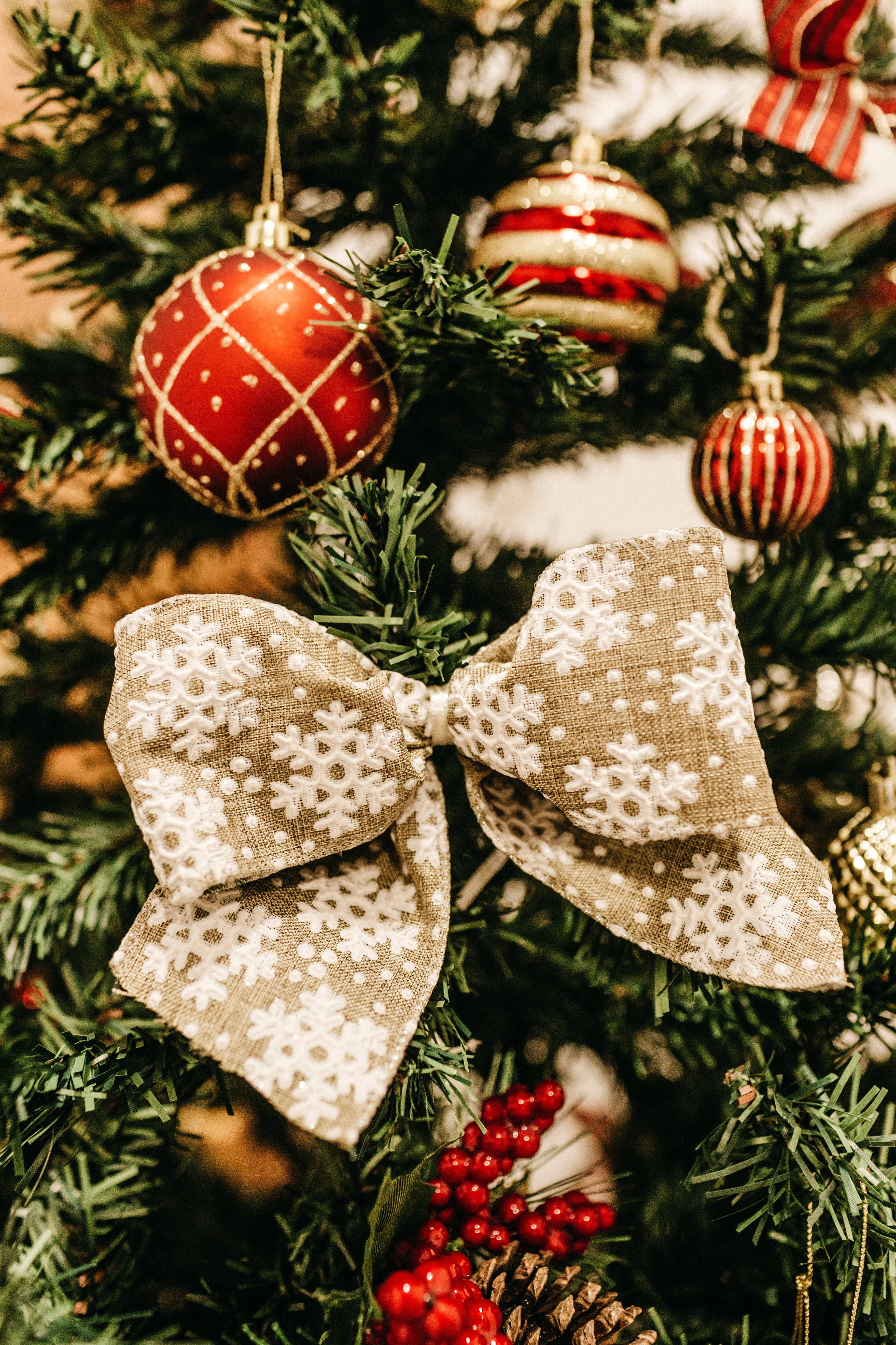 クリスマスツリー装飾 8K スマホ壁紙 壁紙