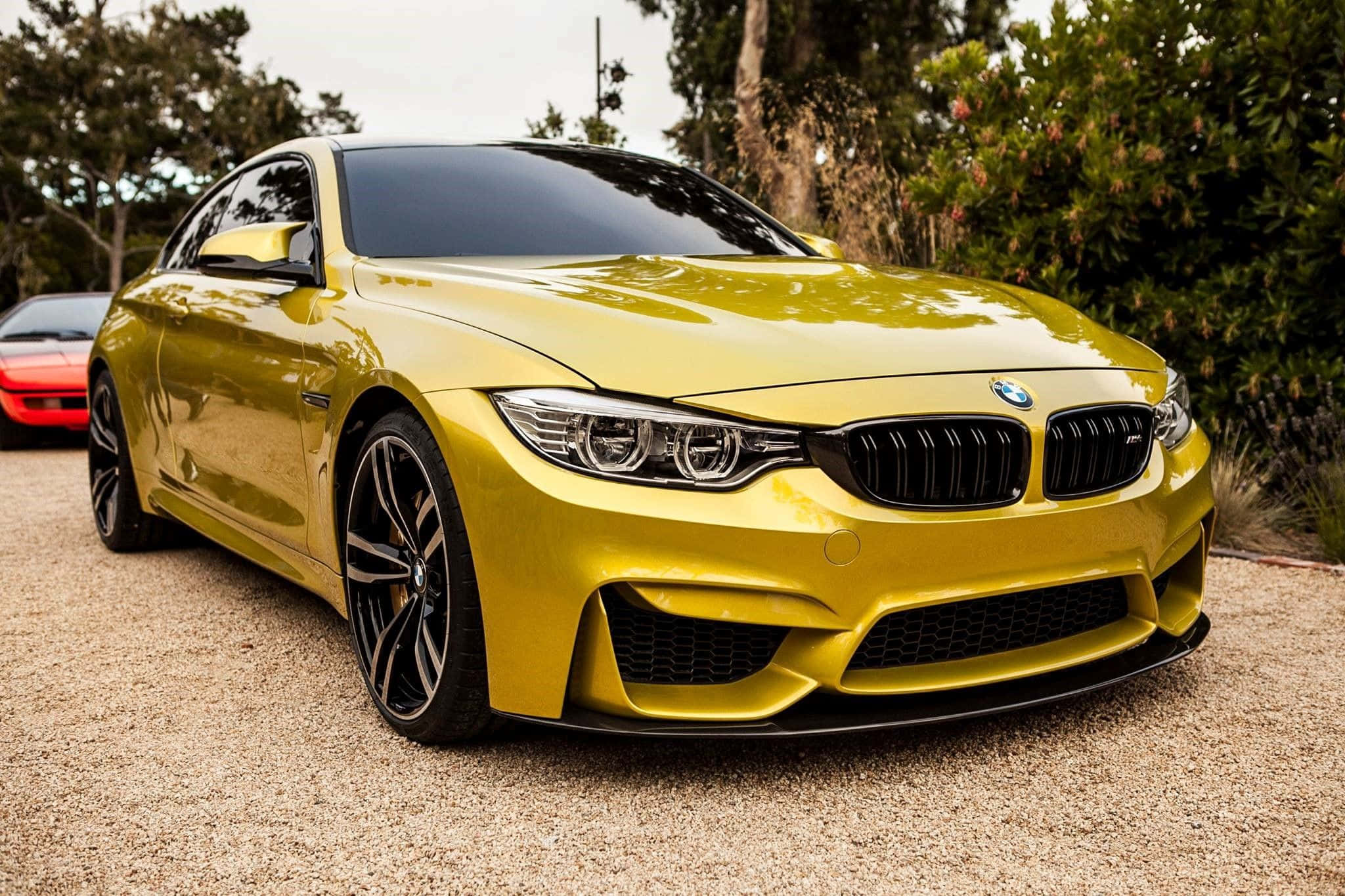 ゴールドのBMW高級車 壁紙