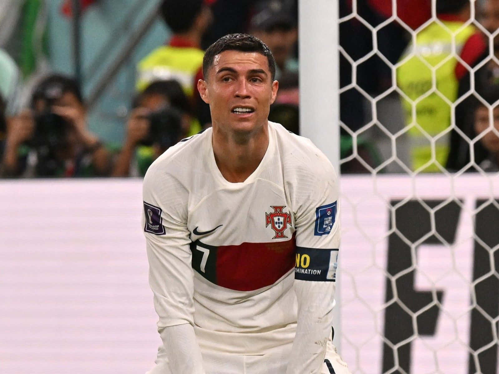 サッカー界のスーパースター、クリスティアーノ・ロナウドがフィールドで躍動する姿 壁紙