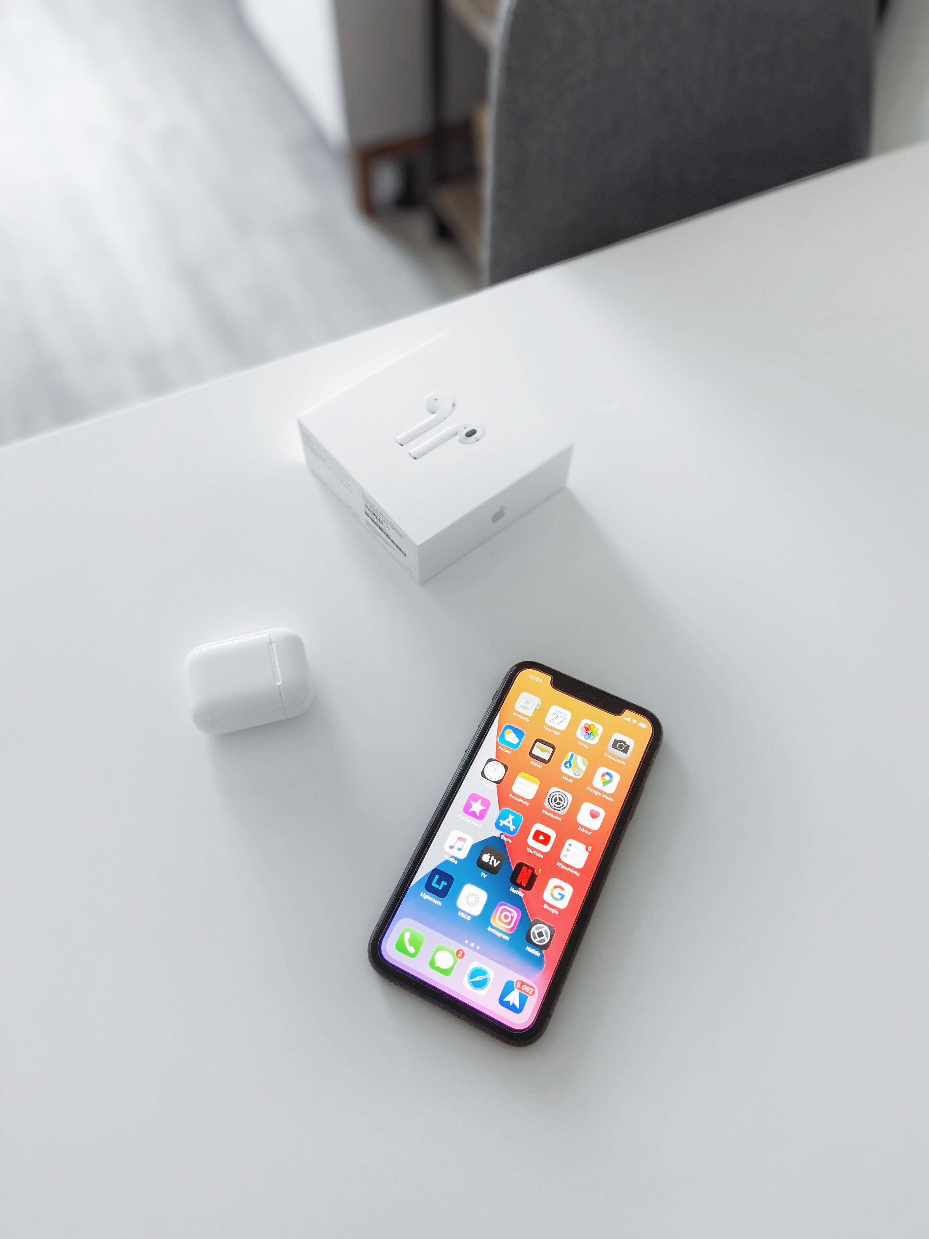 スタイリッシュで洗練されたiPhone 11のアクション 壁紙