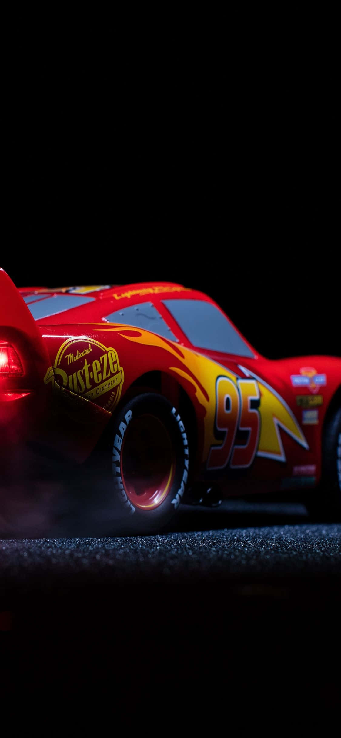 ストックカー マックィーン iPhone X カーズ背景 壁紙