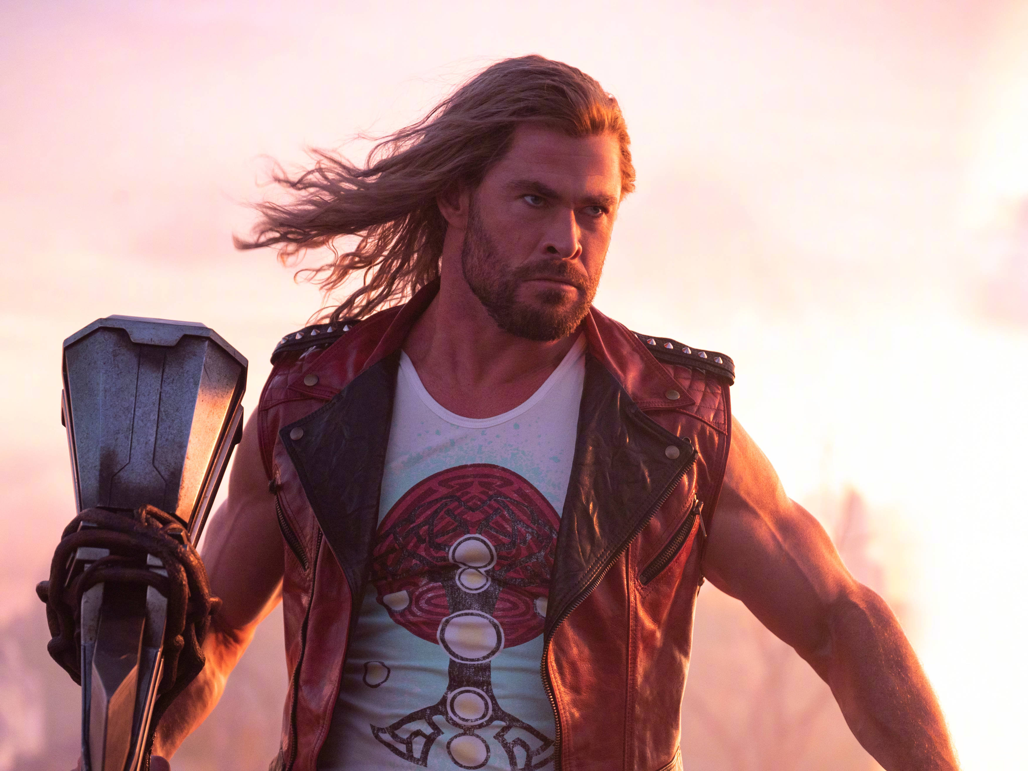 ソー・ラブ・アンド・サンダー 激しいソー 壁紙