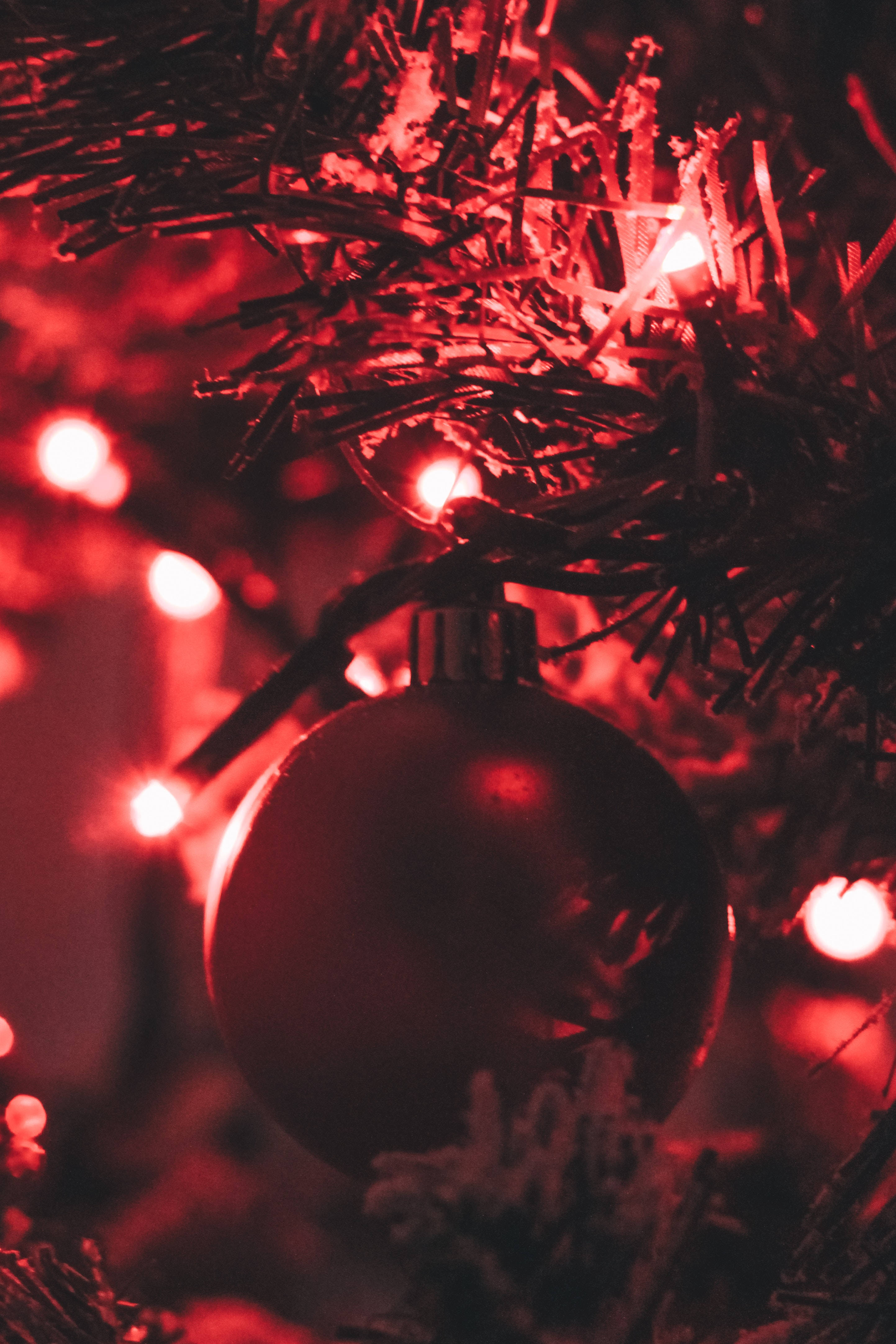 ダークレッドのクリスマスボール 壁紙