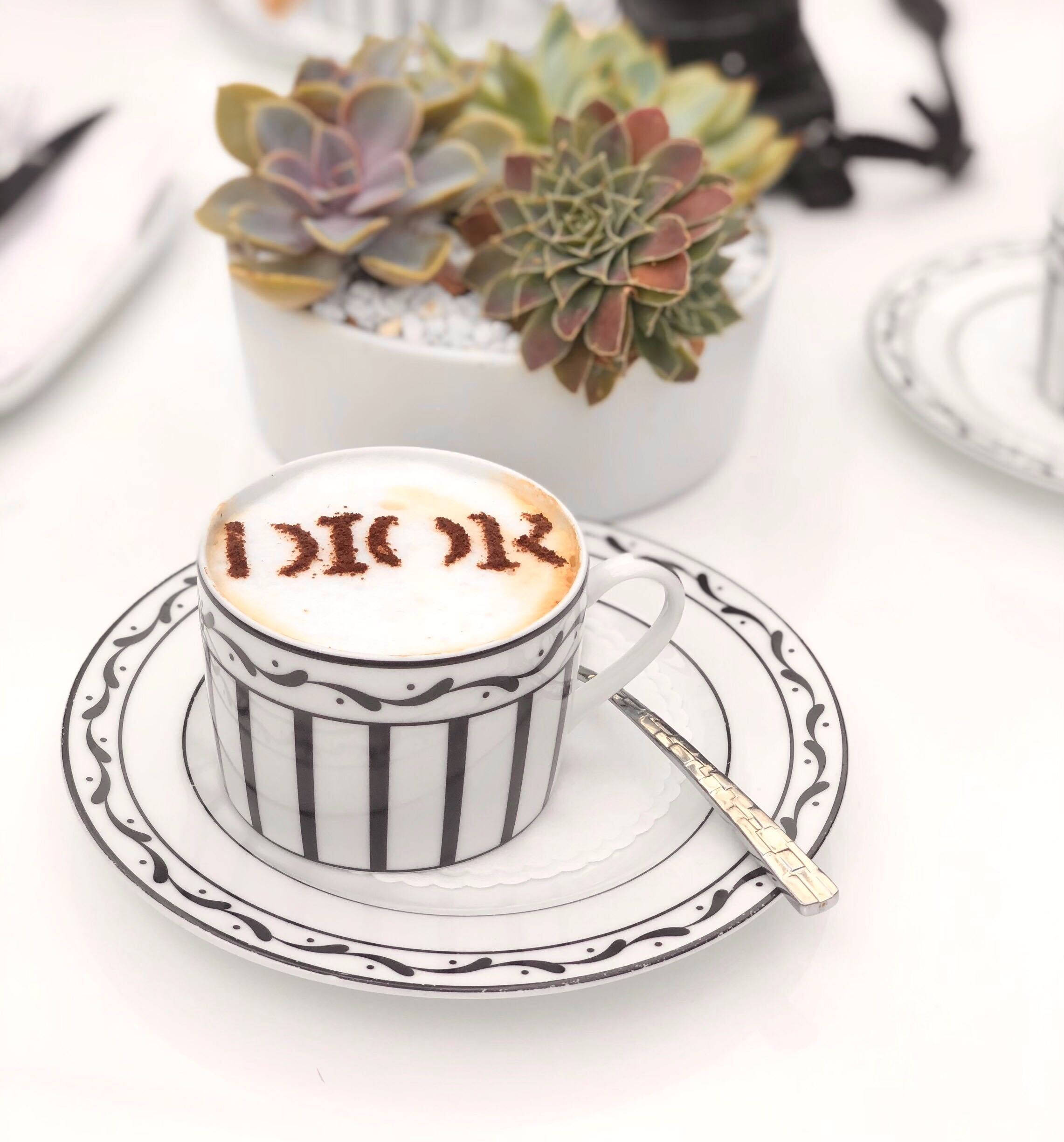 ディオールカフェ カプチーノ 壁紙