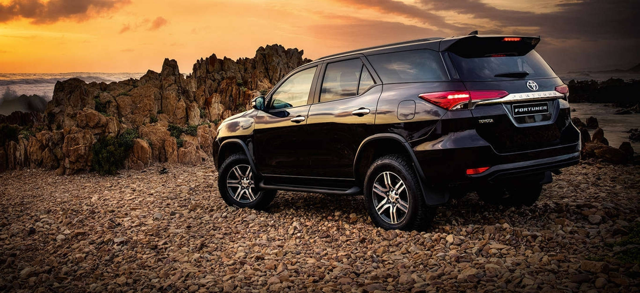 トヨタ フォーチュナー ブラックレジェンダー SUV 壁紙