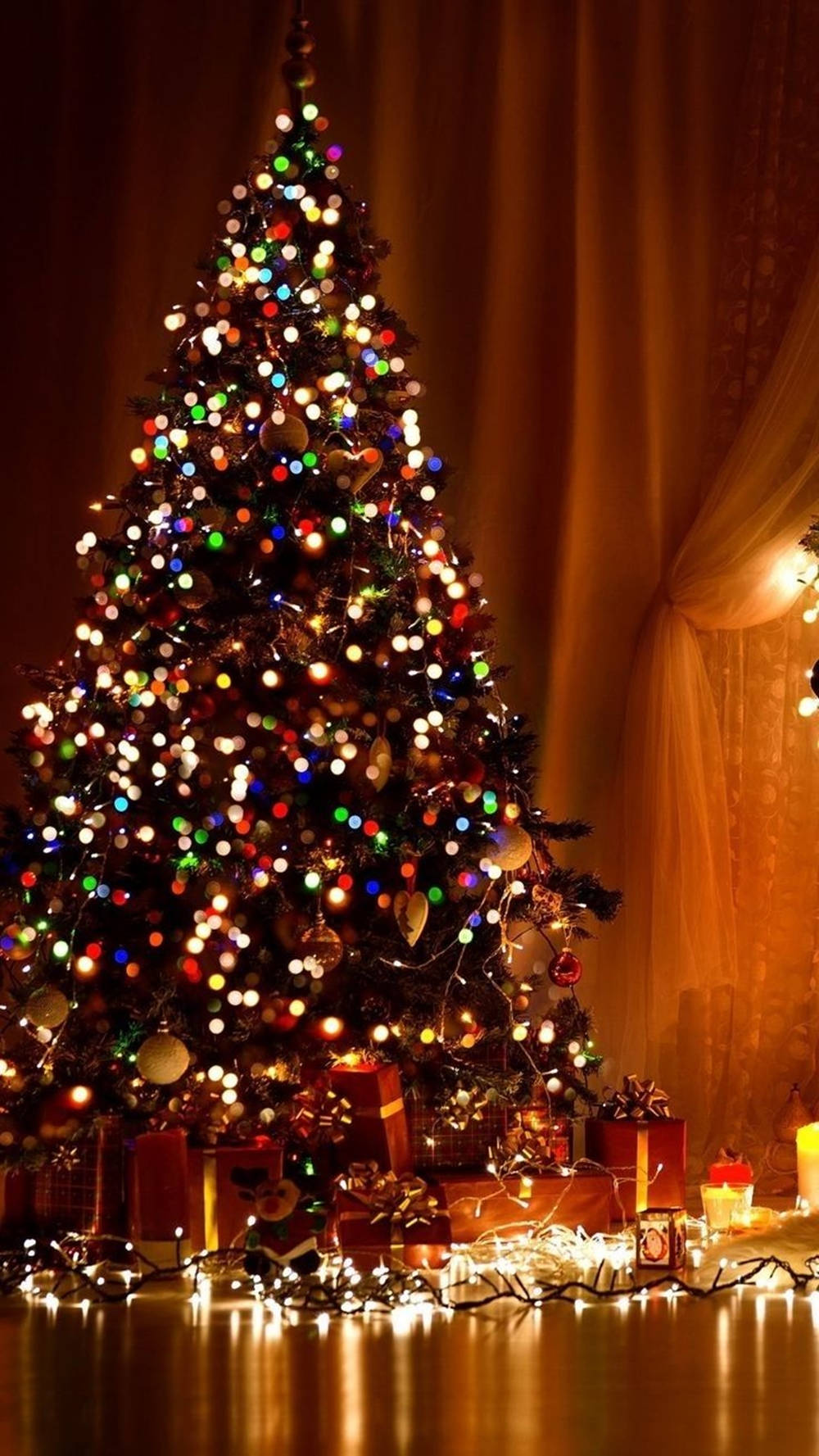 トレンドのカラフルなクリスマスツリーライト 壁紙