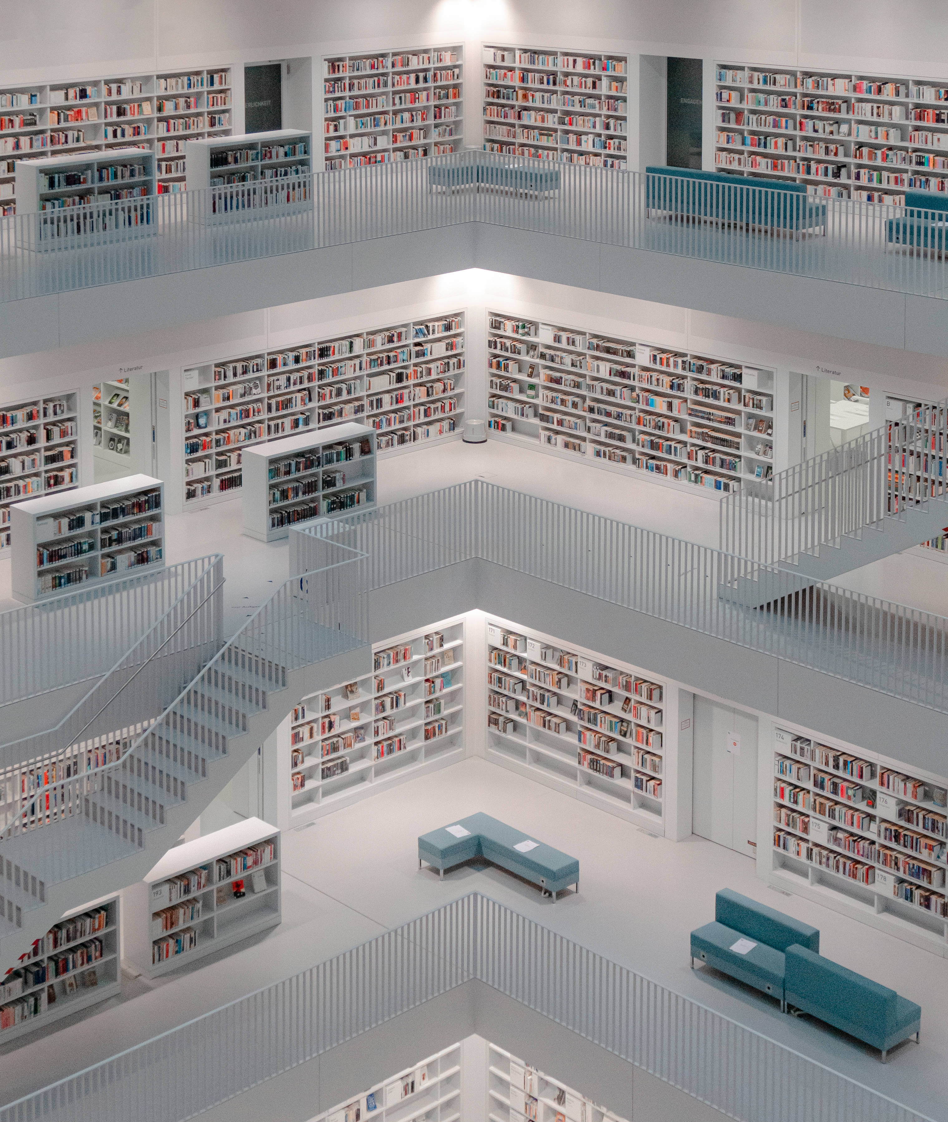 ドイツの巨大な白い図書館 壁紙
