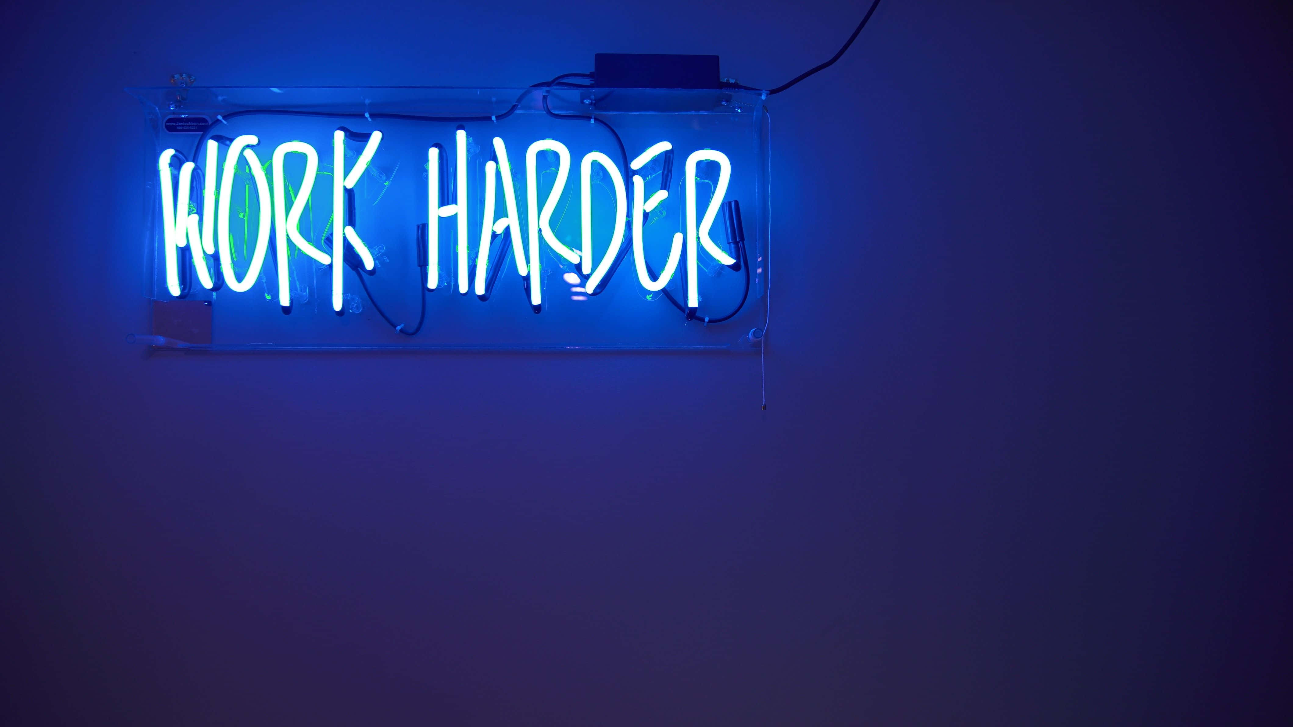 ネオンブルーのWork Harderを描いた写真 壁紙