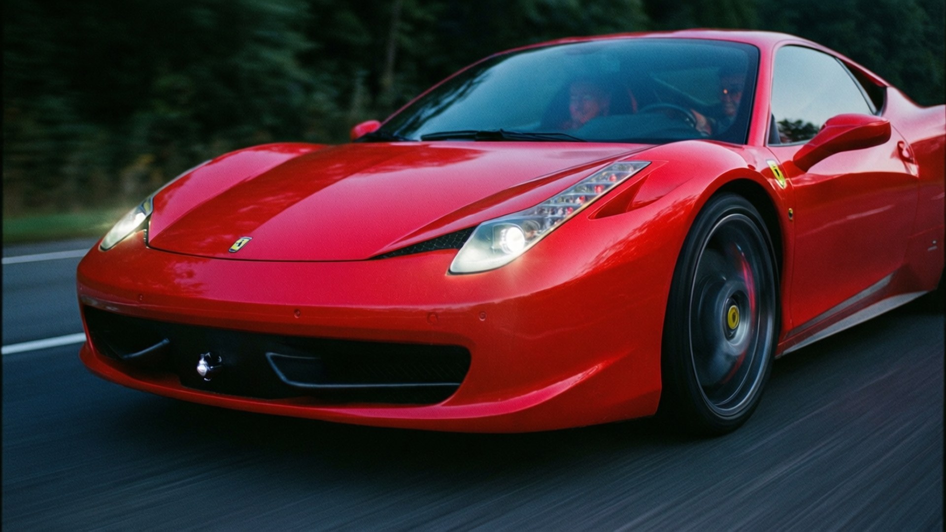 ネオンレッドのスポーツカー 壁紙