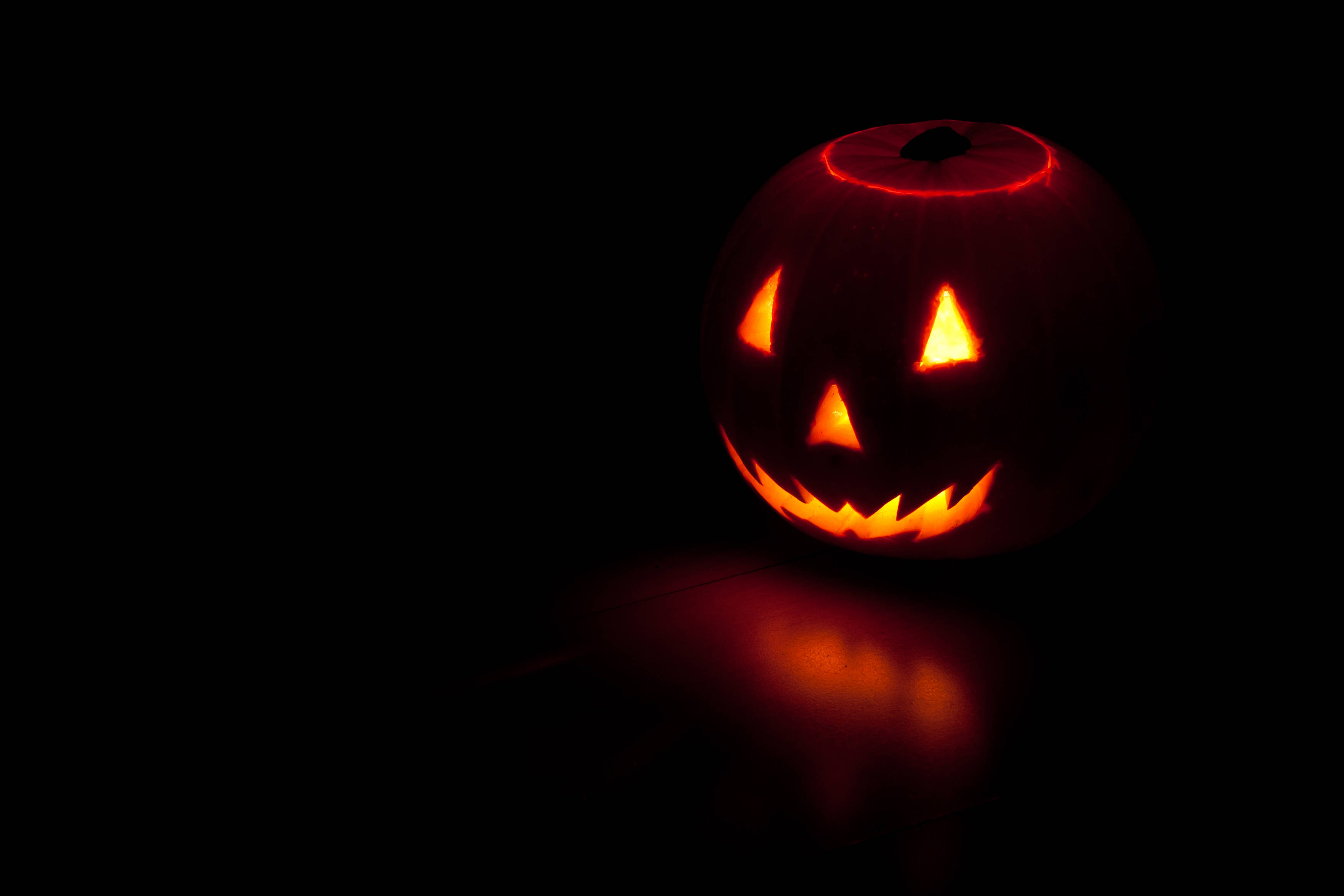 ハロウィンで微笑むカボチャ 壁紙