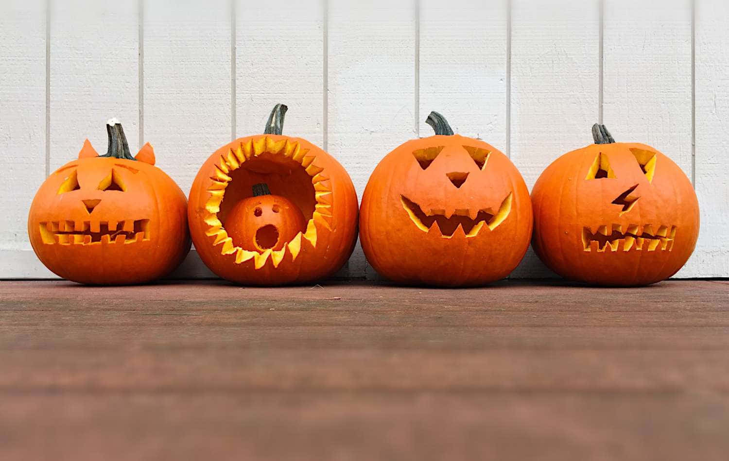 ハロウィンのかわいいカービングパンプキンの写真 壁紙