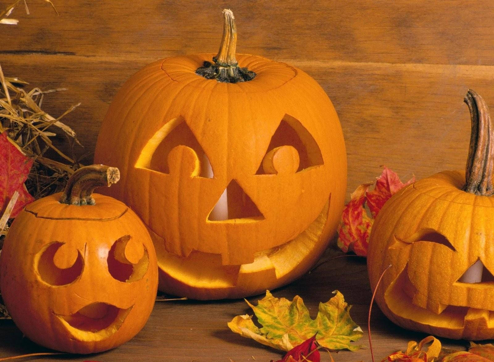 ハロウィンの彫刻カボチャの顔 壁紙
