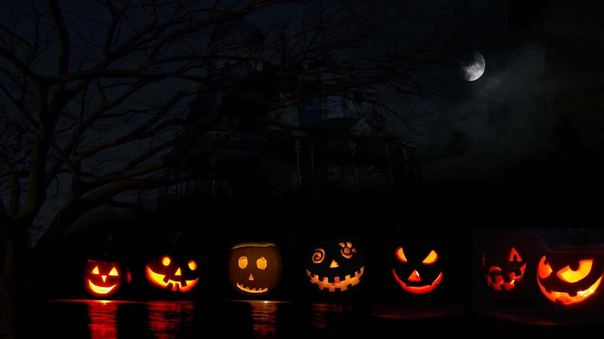 ハロウィンカボチャの背景と水面の反射 壁紙