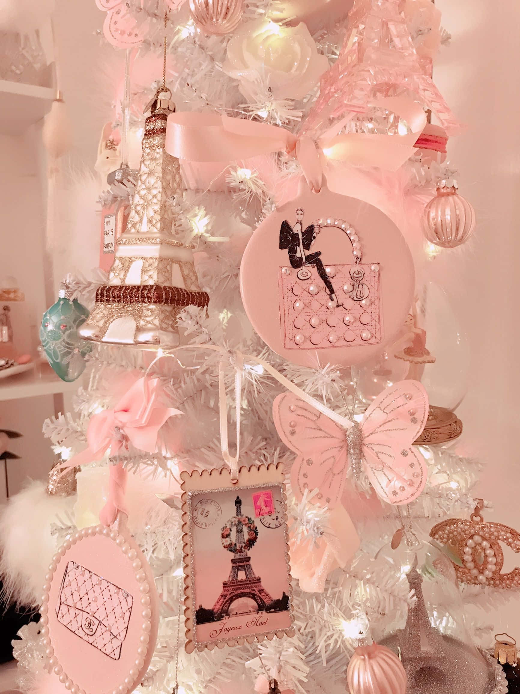 パステル調のエッフェル塔装飾がかわいいクリスマス 壁紙