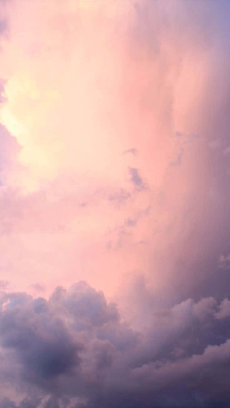 ピンクの空に映える美しい黄色の雲 壁紙