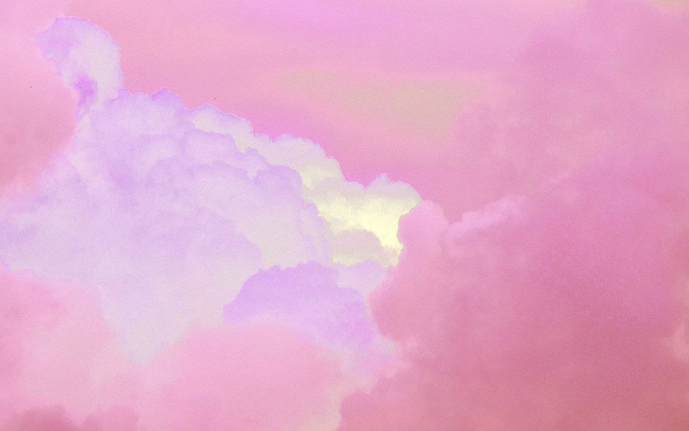 ピンクの雲のスクリーン