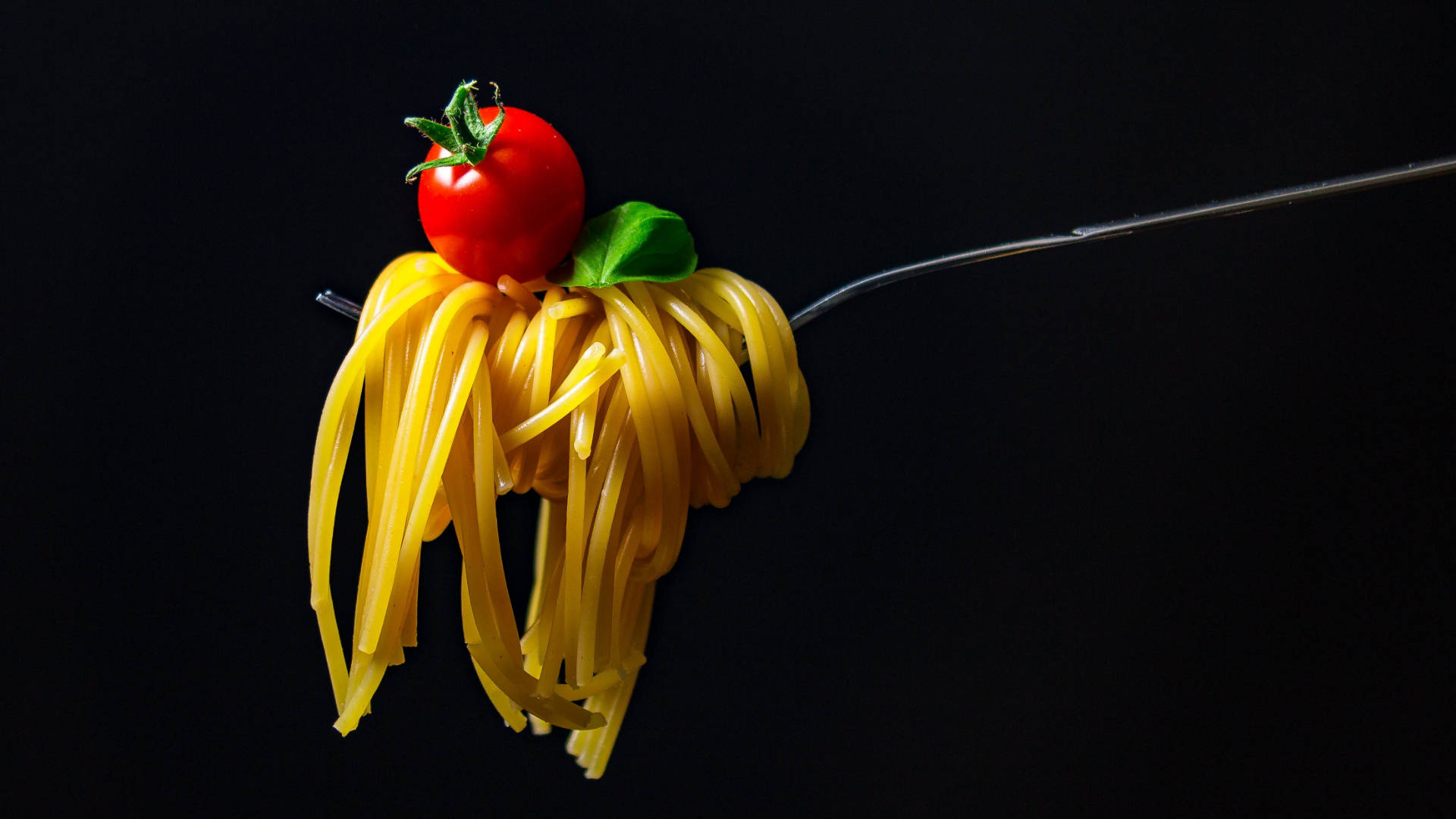 フォークに巻かれたパスタ 壁紙