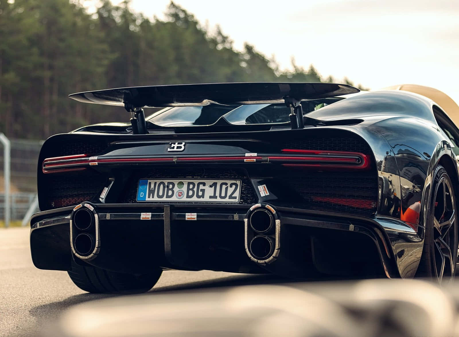 ブガッティ・シロン – 力強さと優雅さを体現 壁紙