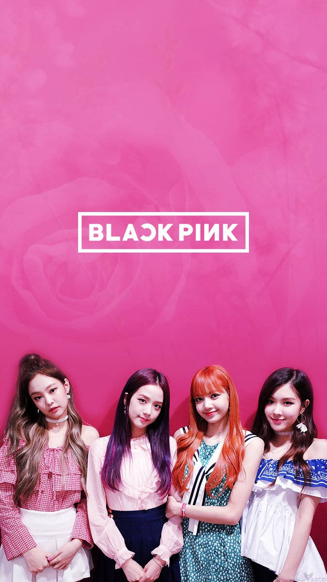 ピンクのバラのグラフィック壁の前のブラックピンクメンバーの壁紙 — Blackpink 壁紙