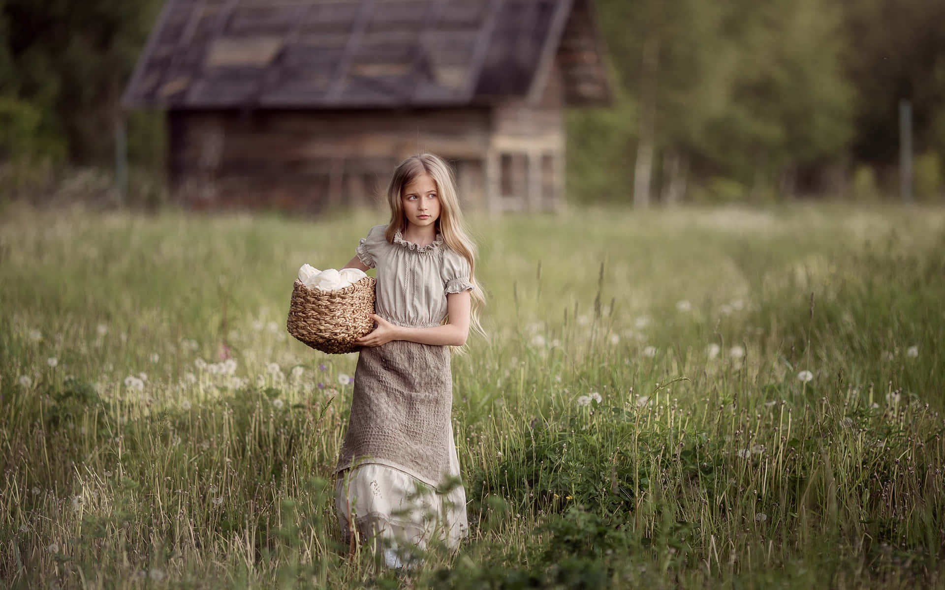 ブロンドの村の少女の画像 壁紙