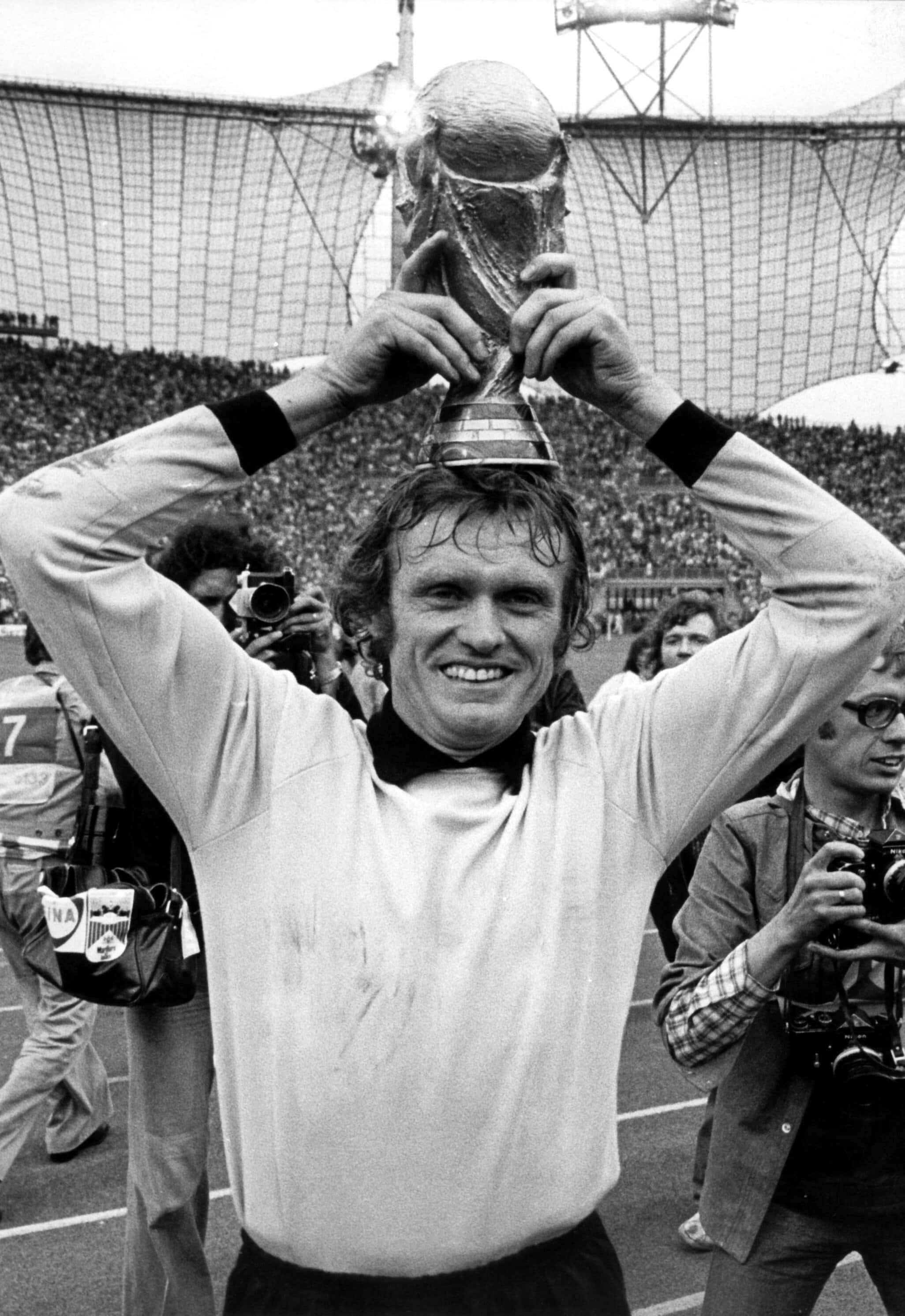 プロサッカーゴールキーパー ゼップ・マイヤー 1974 FIFAワールドカップ トロフィー 壁紙