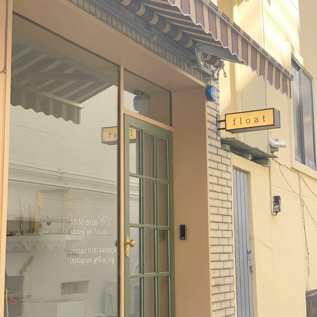 ベージュの韓国風店舗外観 ピンタレスト風 壁紙