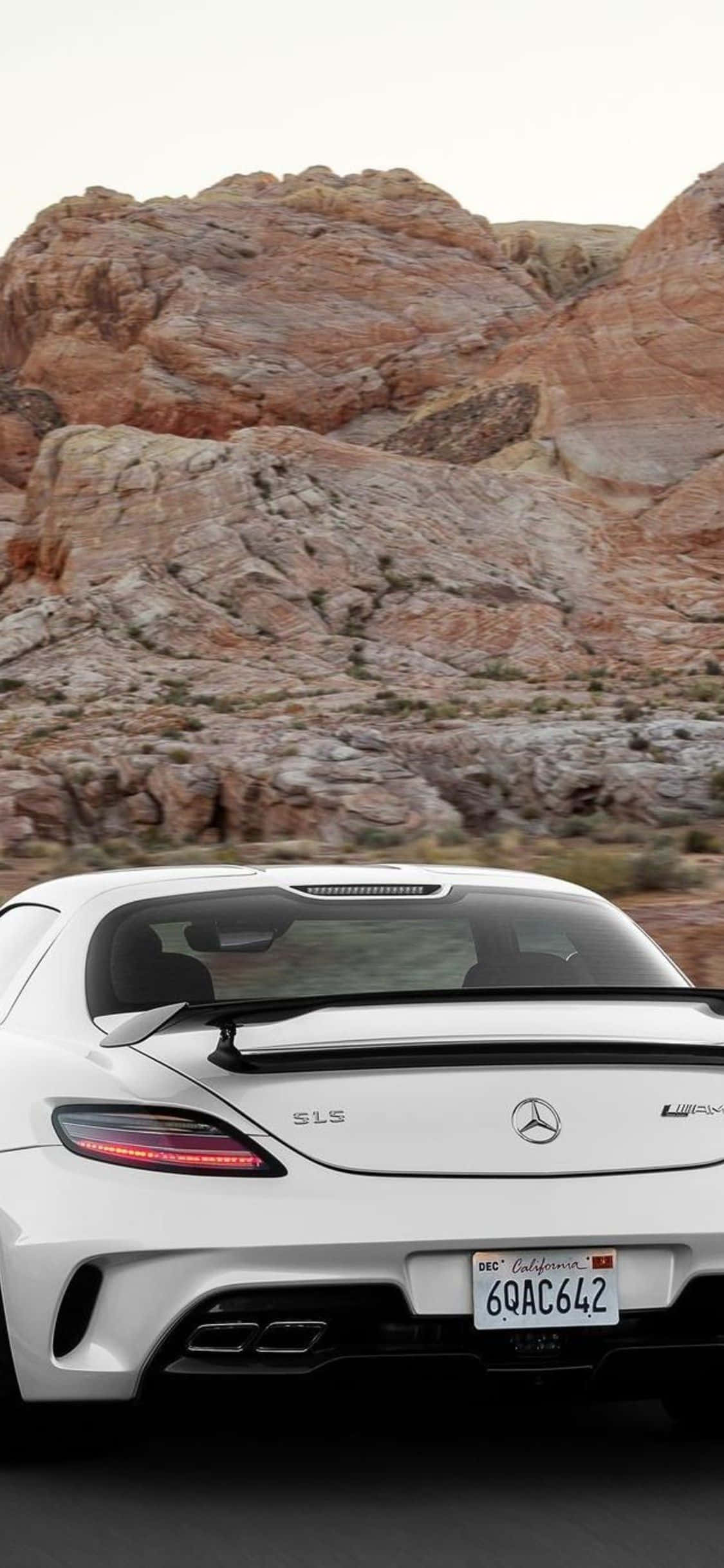 ホワイト iPhone Xs メルセデス AMG 背景 ロッキー山脈 壁紙