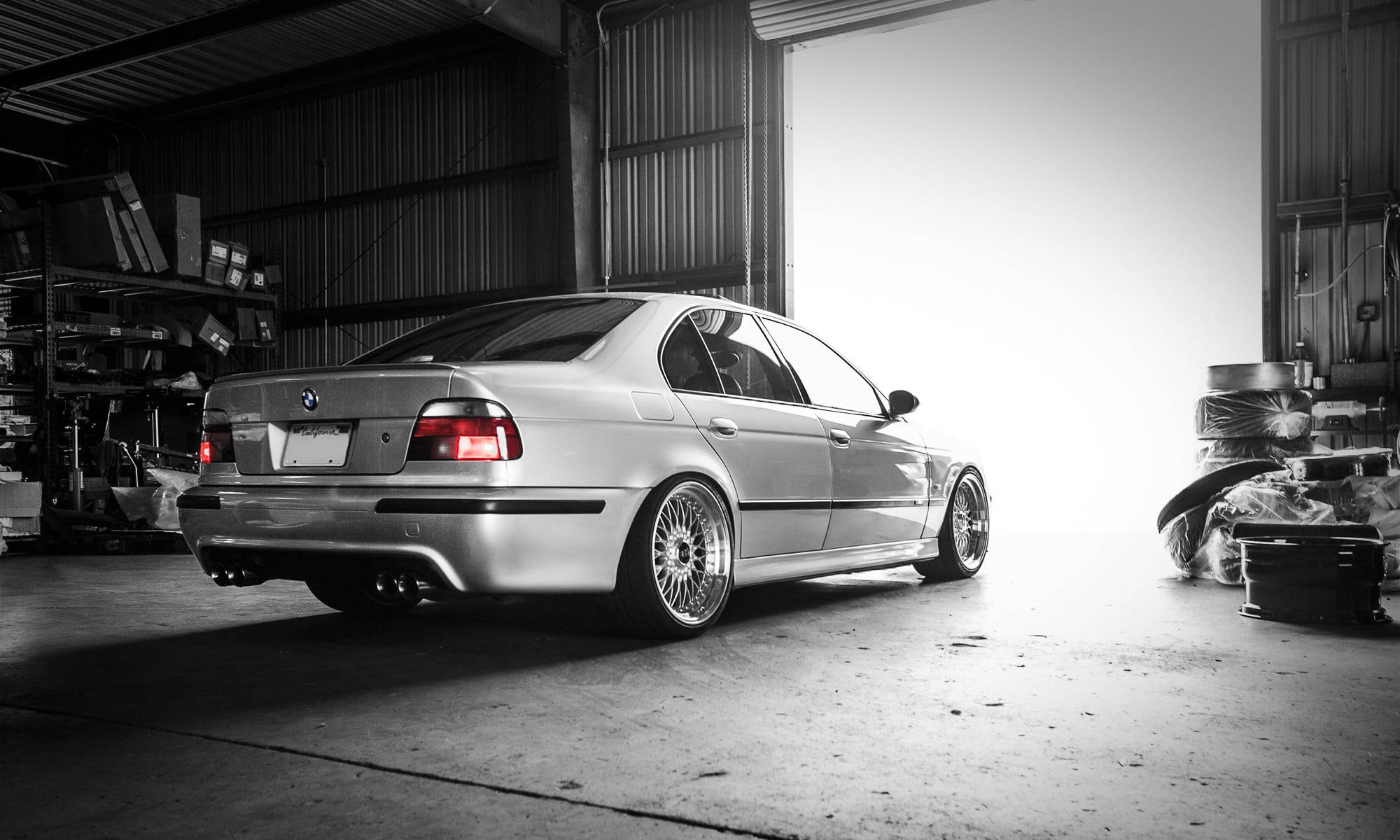 モノクロームの洗練されたBMWノートパソコン 壁紙