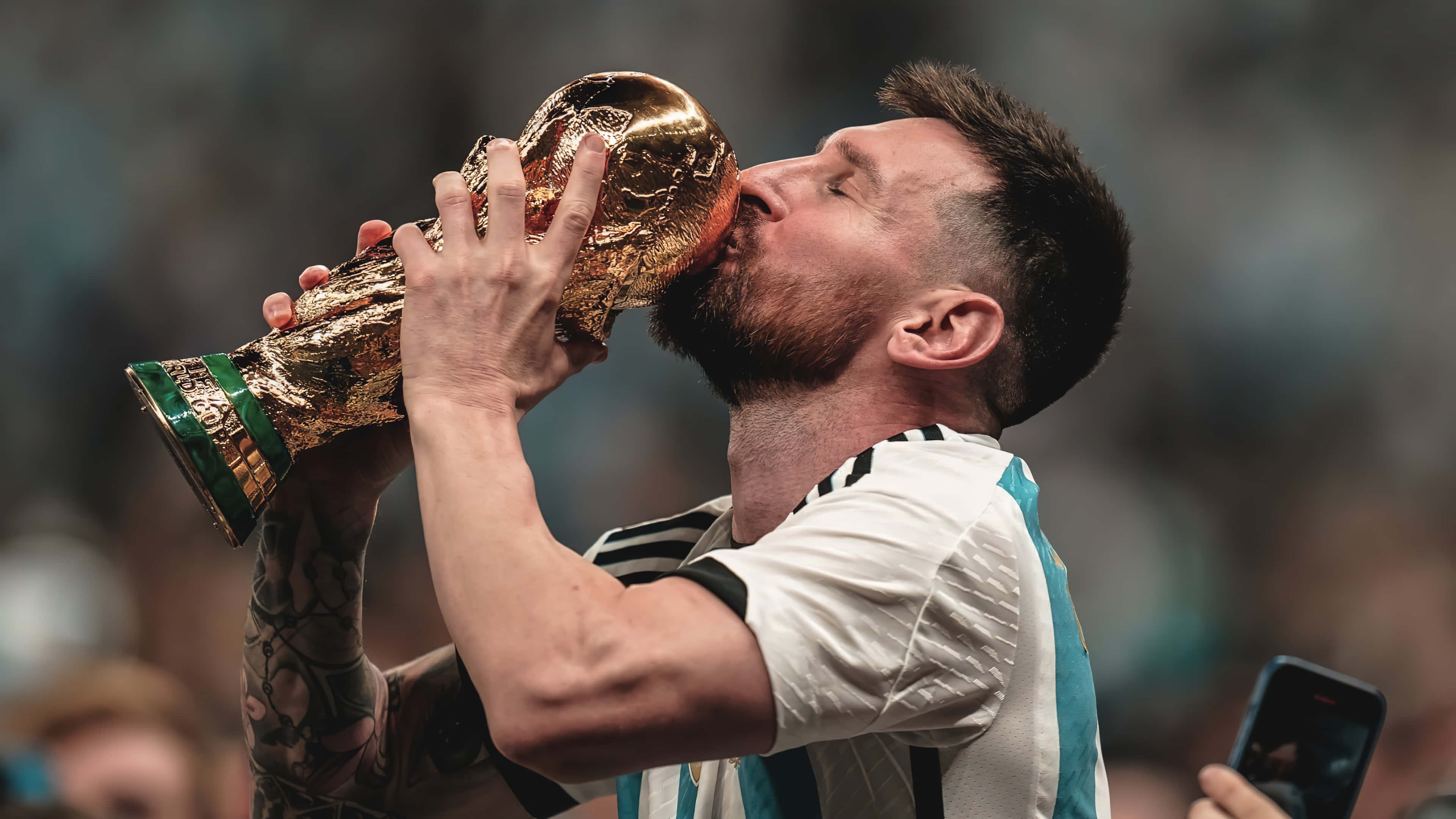 リオネル・メッシがサッカーをプレイ 壁紙