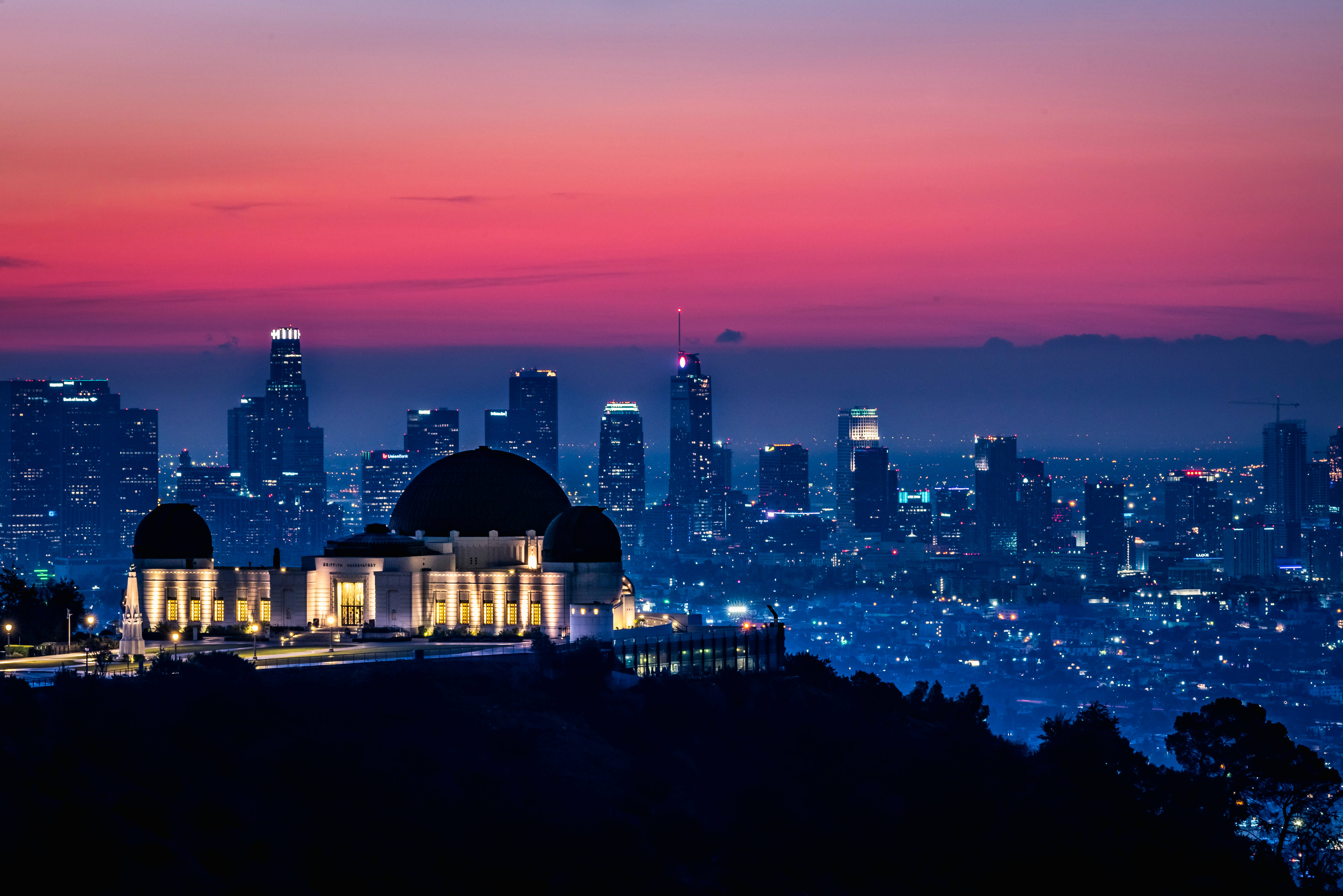 ロサンゼルスの魅惑的な夕日、グリフィス天文台から 壁紙
