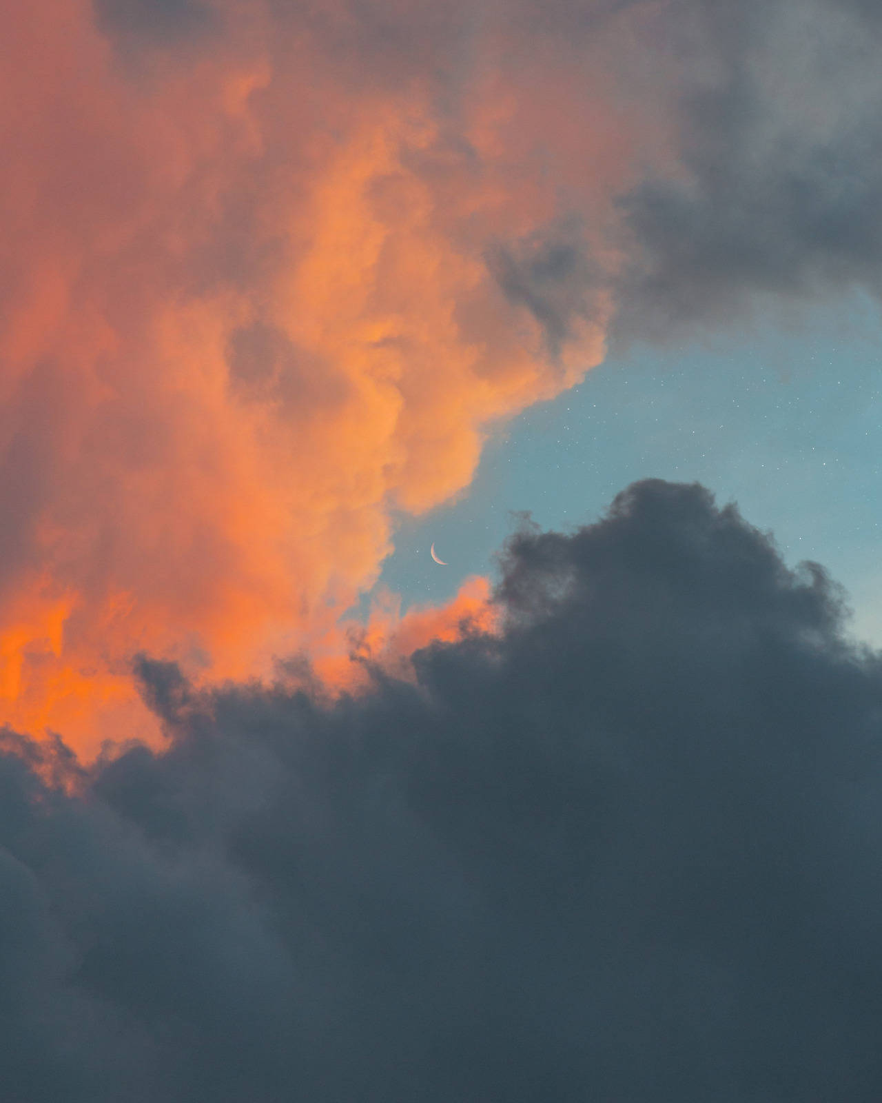 ヴィンテージ風 雲と月 夕焼け 壁紙